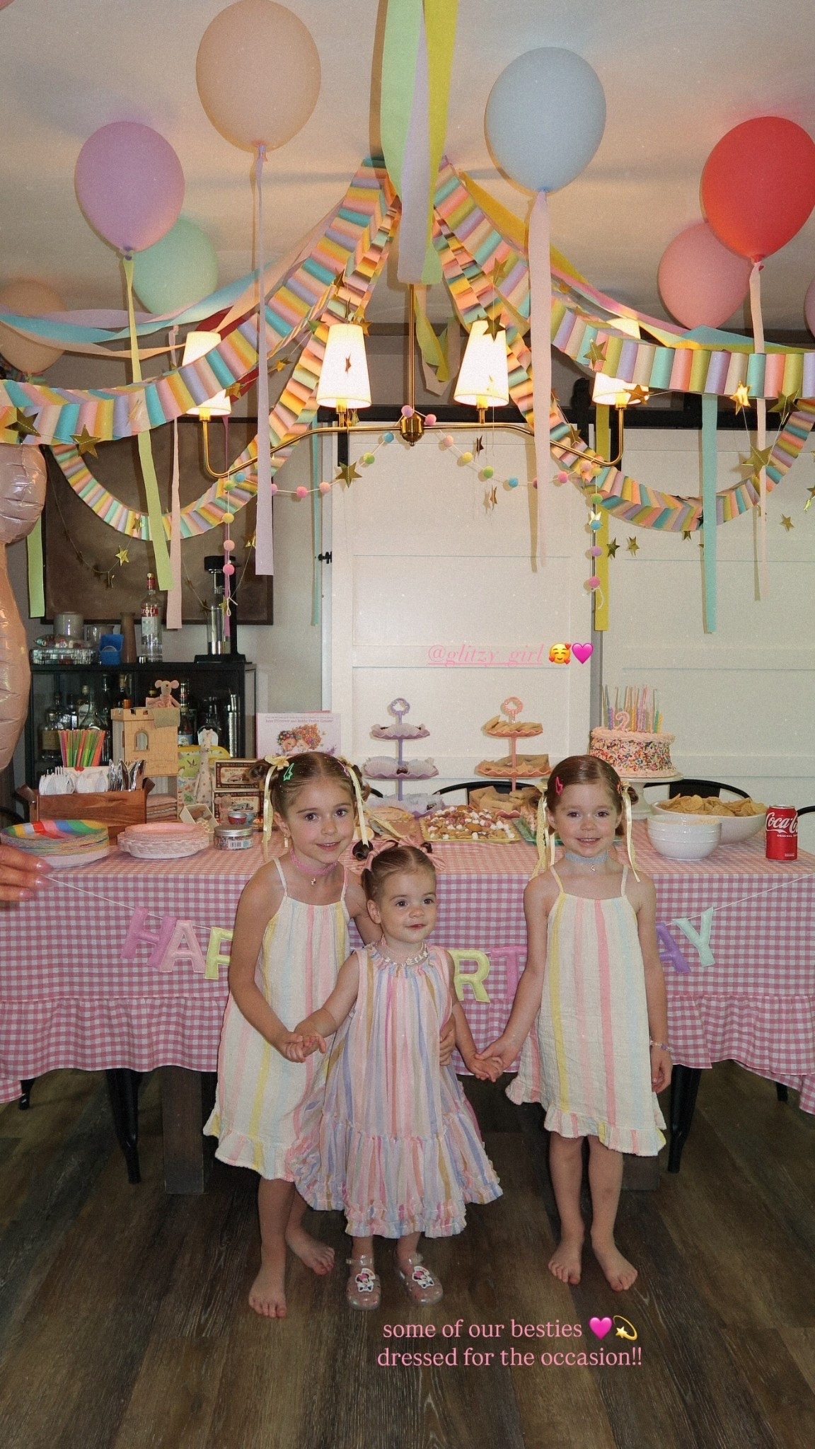 some of our besties 🩷💫 dressed for the occasion!! @glitzy_girl 🥰🩷