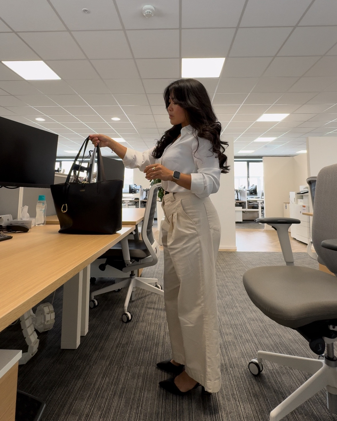 Effortlessly chic in all white, with a touch of black to seal the look. Confidence is the best accessory! 💫


#LTKworkwear #LTKnederlands #LTKeurope