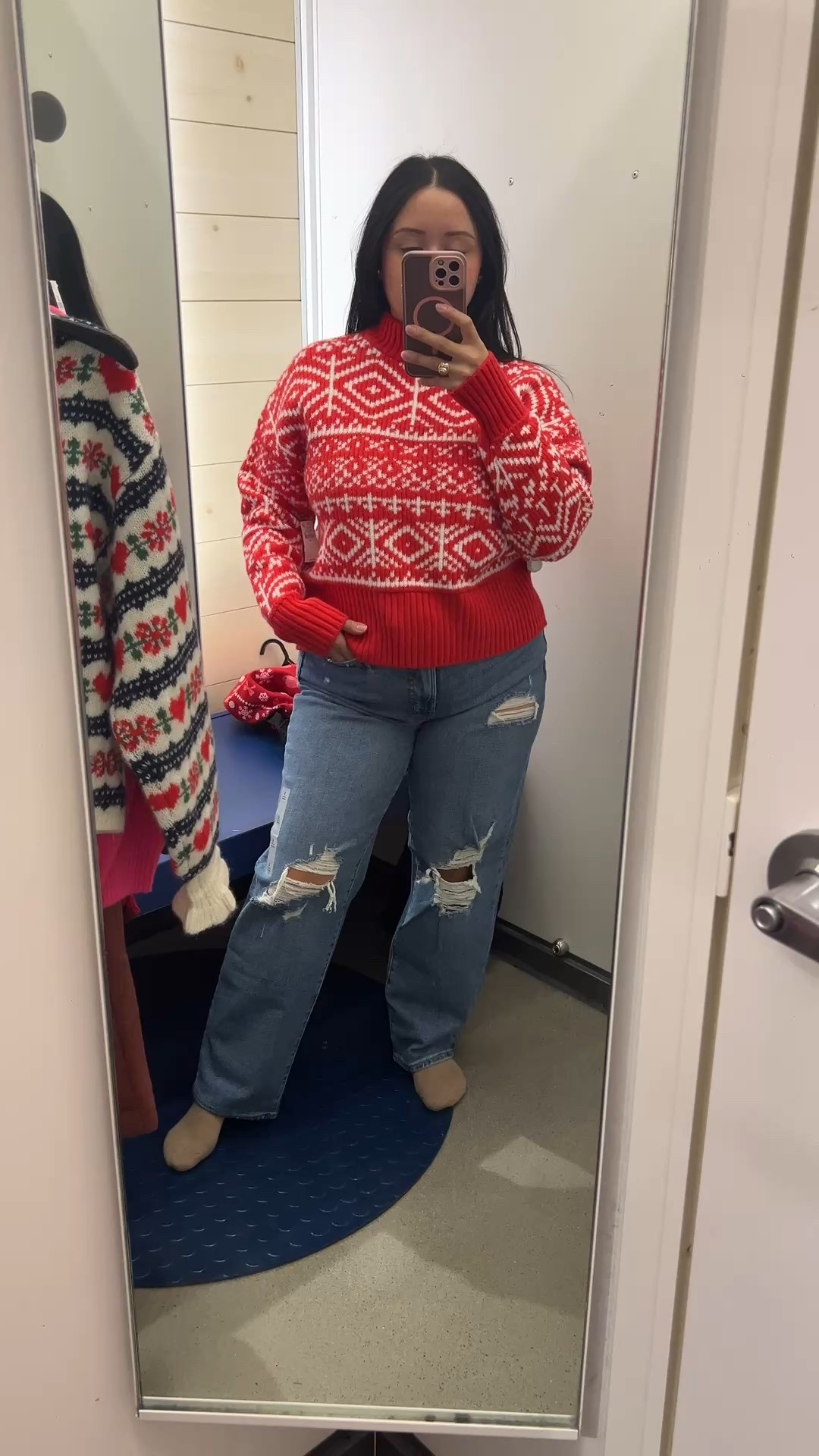 Cozy up for the holidays with this must-have Old Navy sweater — festive, comfy, and perfect for all your winter plans. Whether you’re dressing it up for photos or keeping it casual for family gatherings, this sweater is a staple for the season.
Click to shop the holiday sweater and browse more Old Navy favorites! 🎄🛍️

4’11 petite | ~140lbs
Size references:
Sweater: Small
Jeans: size 8