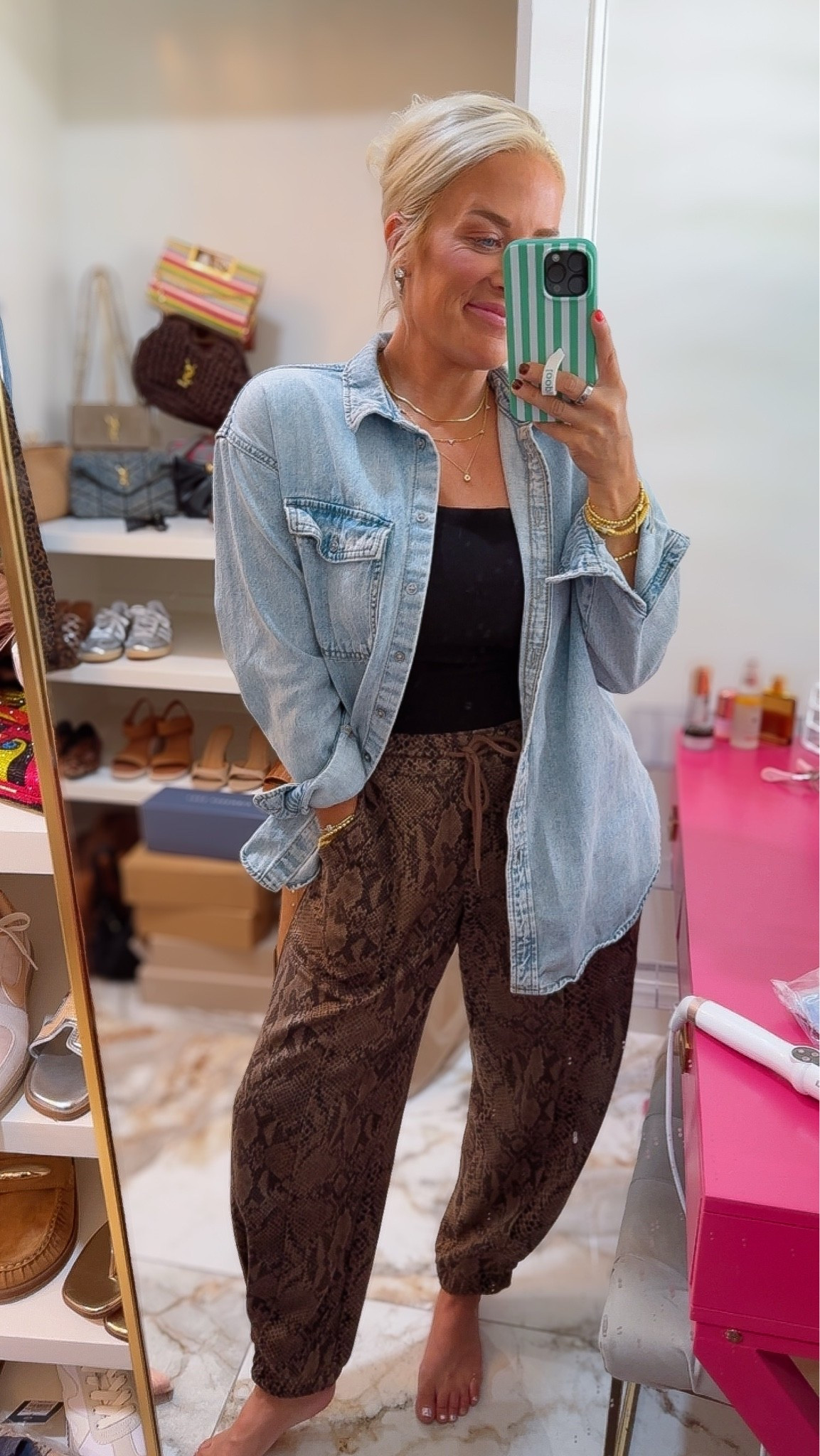 Today’s first day of school and mom lunch outfit! Sweatpants size small and so comfy