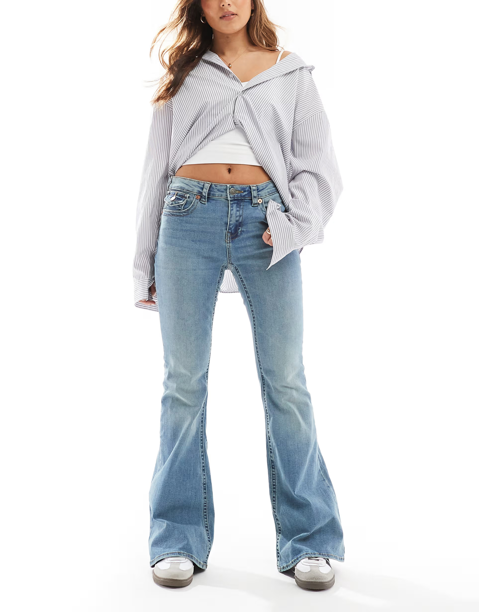 Stradivarius low rise flare jean in mid blue | ASOS (Global)