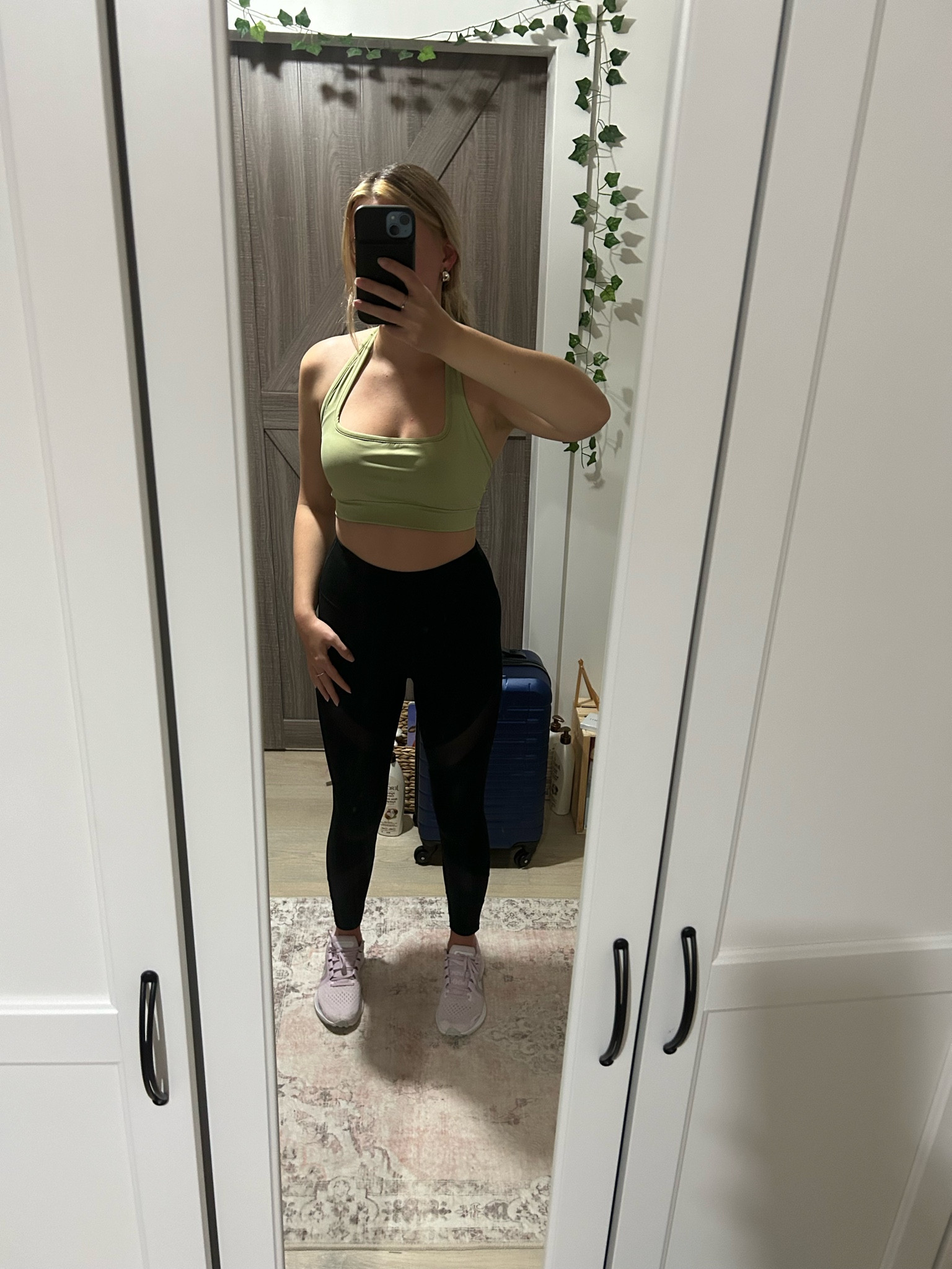 Workout outfit

Sport bra, leggings, sneakers

#LTKfitness