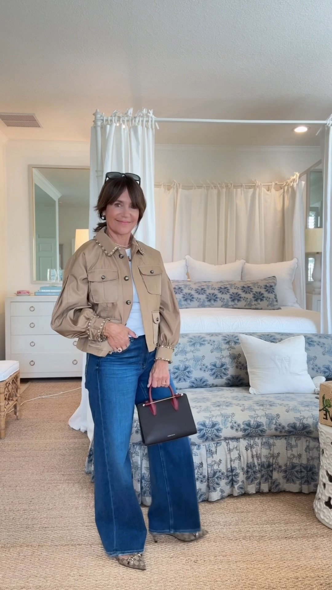 If you only buy ONE pair of jeans … MAKE IT THESE!!! 🌟🌟🌟🌟🌟 

After 25 years as Nordstrom buyer and personal stylist - I can confidently say these are my highest recommendation when it comes to jeans! 

The fit is so flattering, they’re super soft, and have the perfect amount of stretch (but no sag). Oh, and they look good on EVERYONE! 

If the “Sisterhood of the Traveling Pants” was real - these jeans would actually be the STAR✨😂

Trust me - you cannot go wrong with these! 

Fit runs true to size. If between sizes, size down. 

#bestjeans #viraljeans #nordstrom

#LTKSaleAlert #LTKOver40 #LTKgrwm