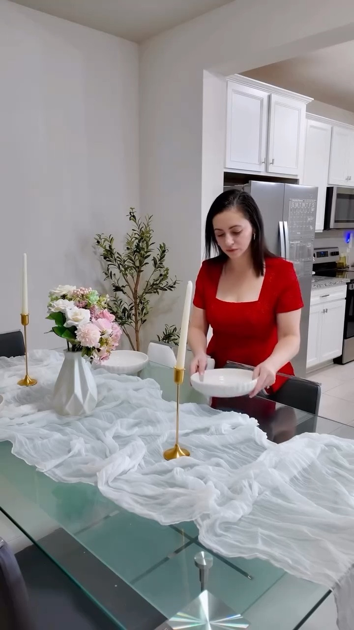 Este San Valentín decidimos hacer algo diferente 💕

Quisimos tener una cena especial en casa… pero sin cocinar 😅 así que pedimos todo a través de @doordash 

Me encanta porque no es solo comida de restaurantes; también puedes hacer pedidos combinados en tiendas como Target o CVS desde la misma app. Perfecto cuando quieres resolver todo en un solo lugar, sin complicaciones.

Ambiente especial en casa, comida deliciosa y cero estrés ✨

#valentinesday #bestdeliveryapp #doordashpartner