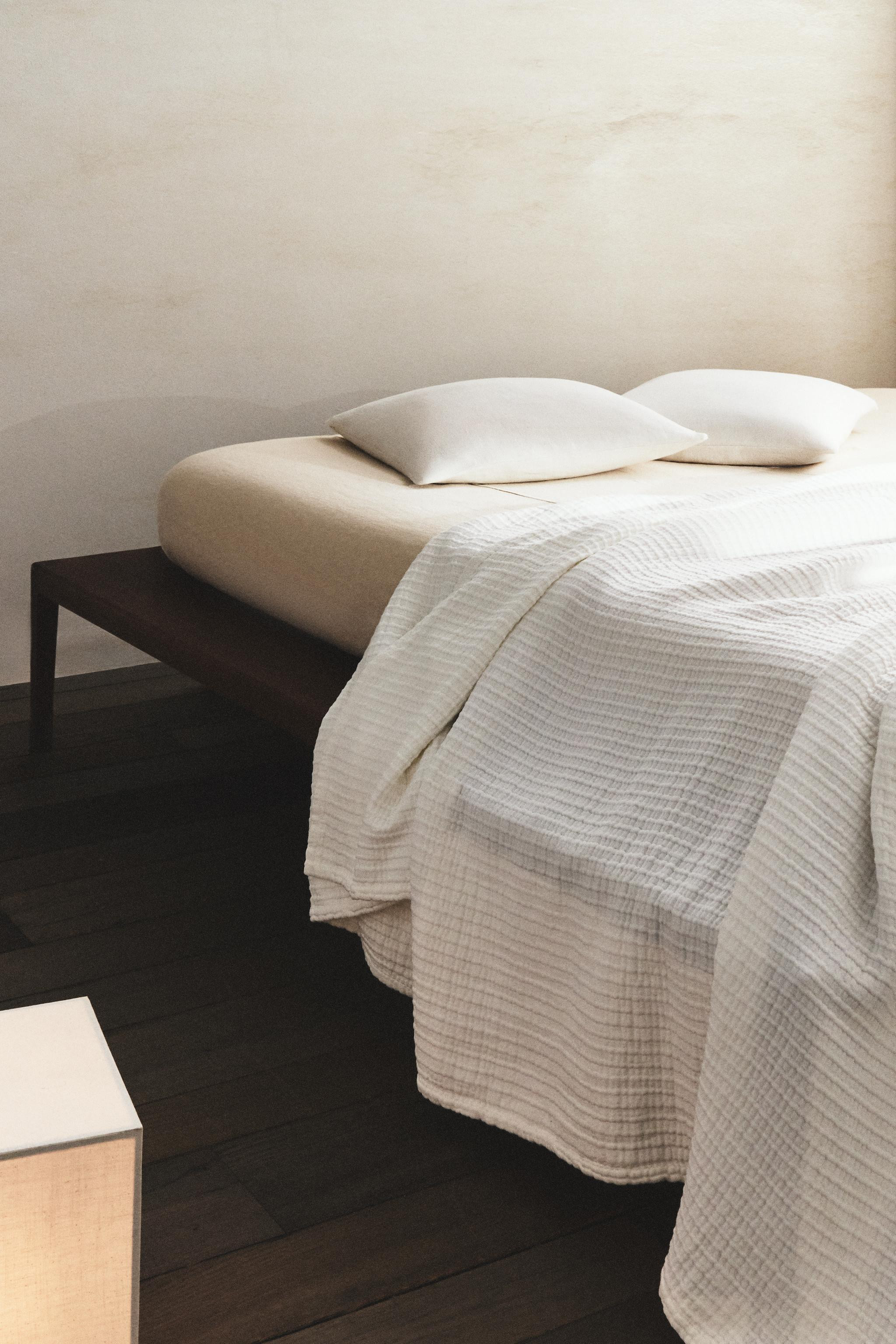 CHIFFON TEXTURED BEDSPREAD | Zara US