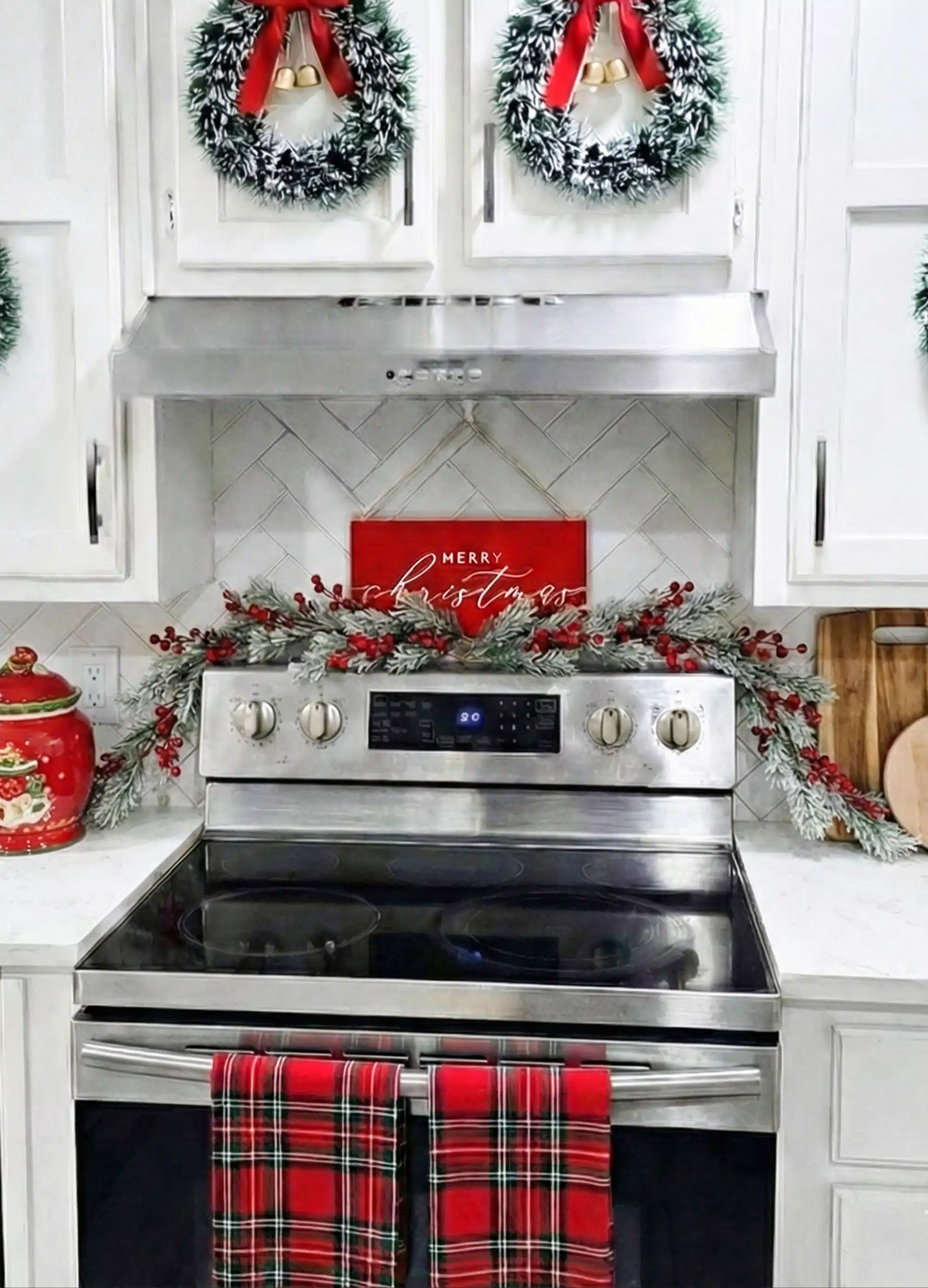 Simple Tartan Plaid Christmas Kitchen Décor Ideas 

#LTKHoliday #LTKSeasonal