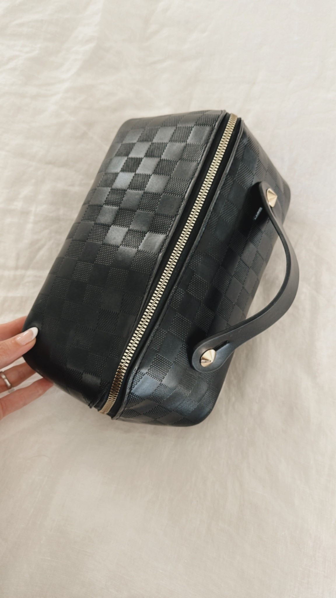 Amazon cosmetic bag that is perfect for travel!
StylinByAylin, Aylin, Amazon finds

#LTKselfcare #LTKTravel #LTKBeauty