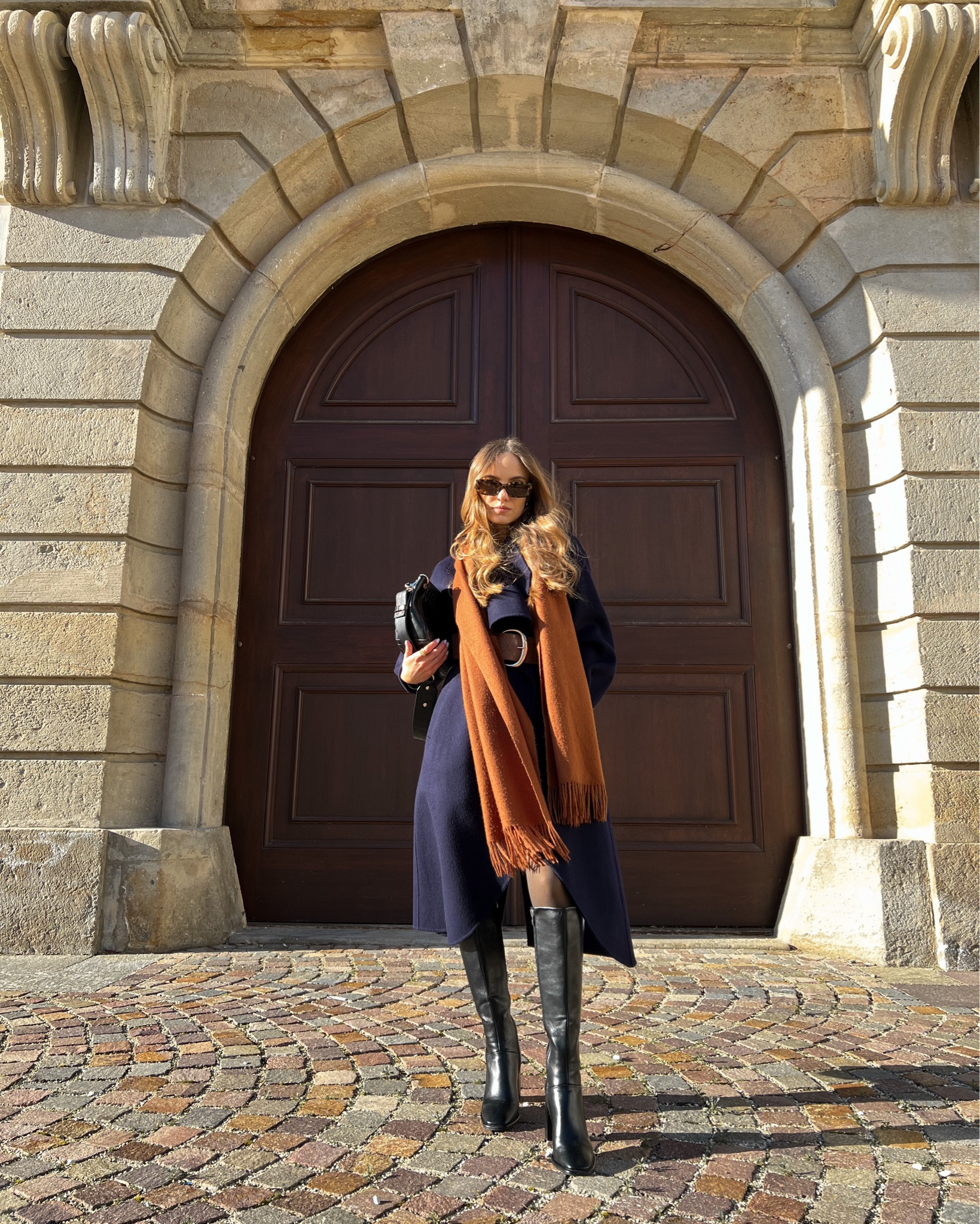 navy coats >>

bag is old Versace Jeans
belt is Mohito ref 0799R-88X

#LTKeurope #LTKstyletip