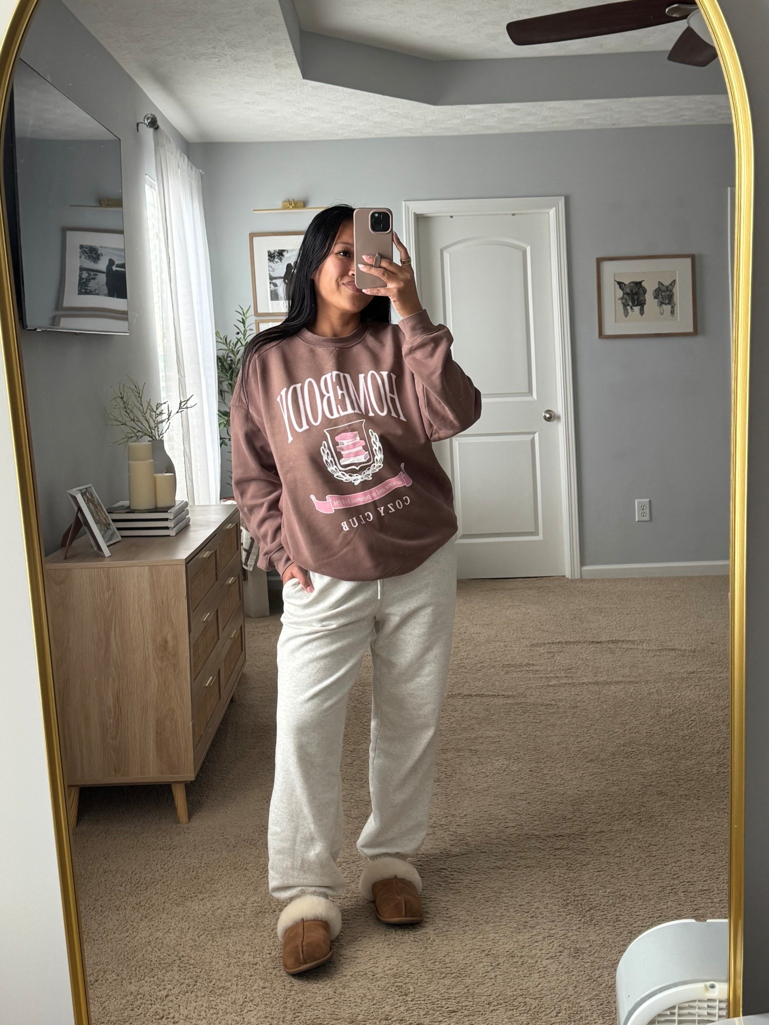 homebody 🏡 cutest pink lily graphic sweatshirt ✨

#LTKootd #LTKGiftGuide #LTKSaleAlert