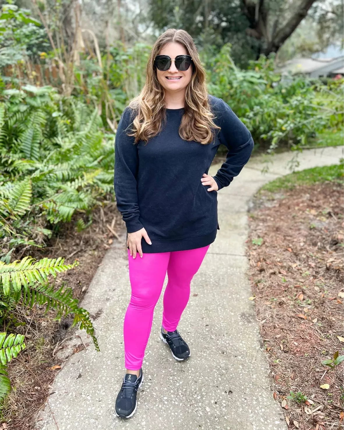 Hot Pink Sunglasses with Leggings Outfits (5 ideas & outfits