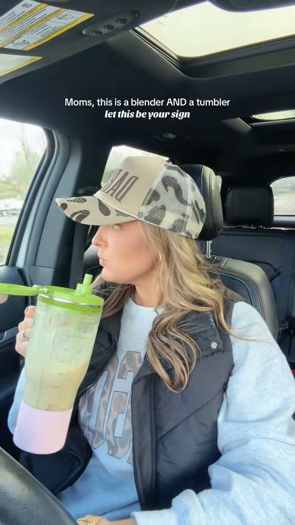 The Ninja Blend Boss Tumbler is a must ladies!!! A blender that turns into your tumbler. 

#ninja #ninjablendboss #blender 