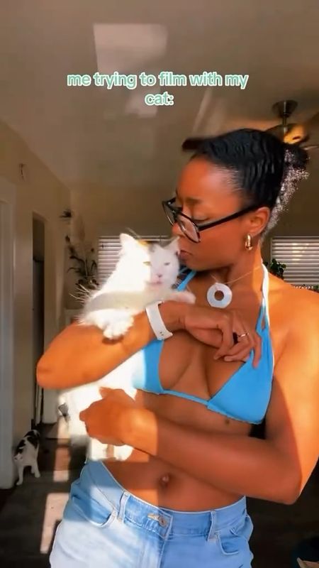 content day! 😂🐱 who can relate?! because ivy’s definitely not doing my next tiktok🥲 any proud cat mamas out there?!

(bikini is aurelia intimates, use code ALEYNAJONES to save $20) i linked a great dupe too! ⬇️ 

.
.
.
#wellnesswithlele #cats #catlover #selflove #healingjourney #animallover #dancemoms