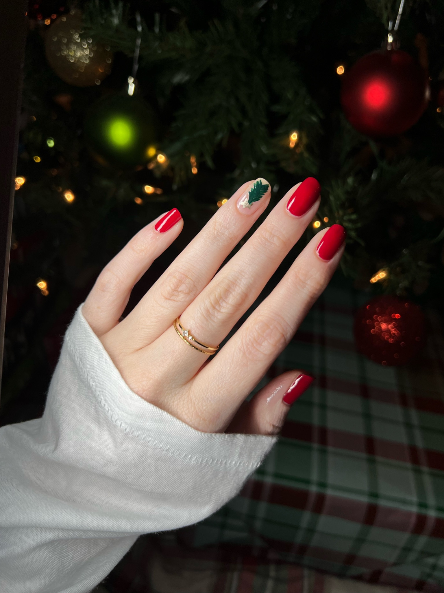 Christmas tree nails 🎄💚

Using Essie shades:
❤️ forever yummy
💚 off tropic
🤍 mademoiselle (sheer base)
💛 good as gold

#LTKSeasonal #LTKstyletip #LTKbeauty