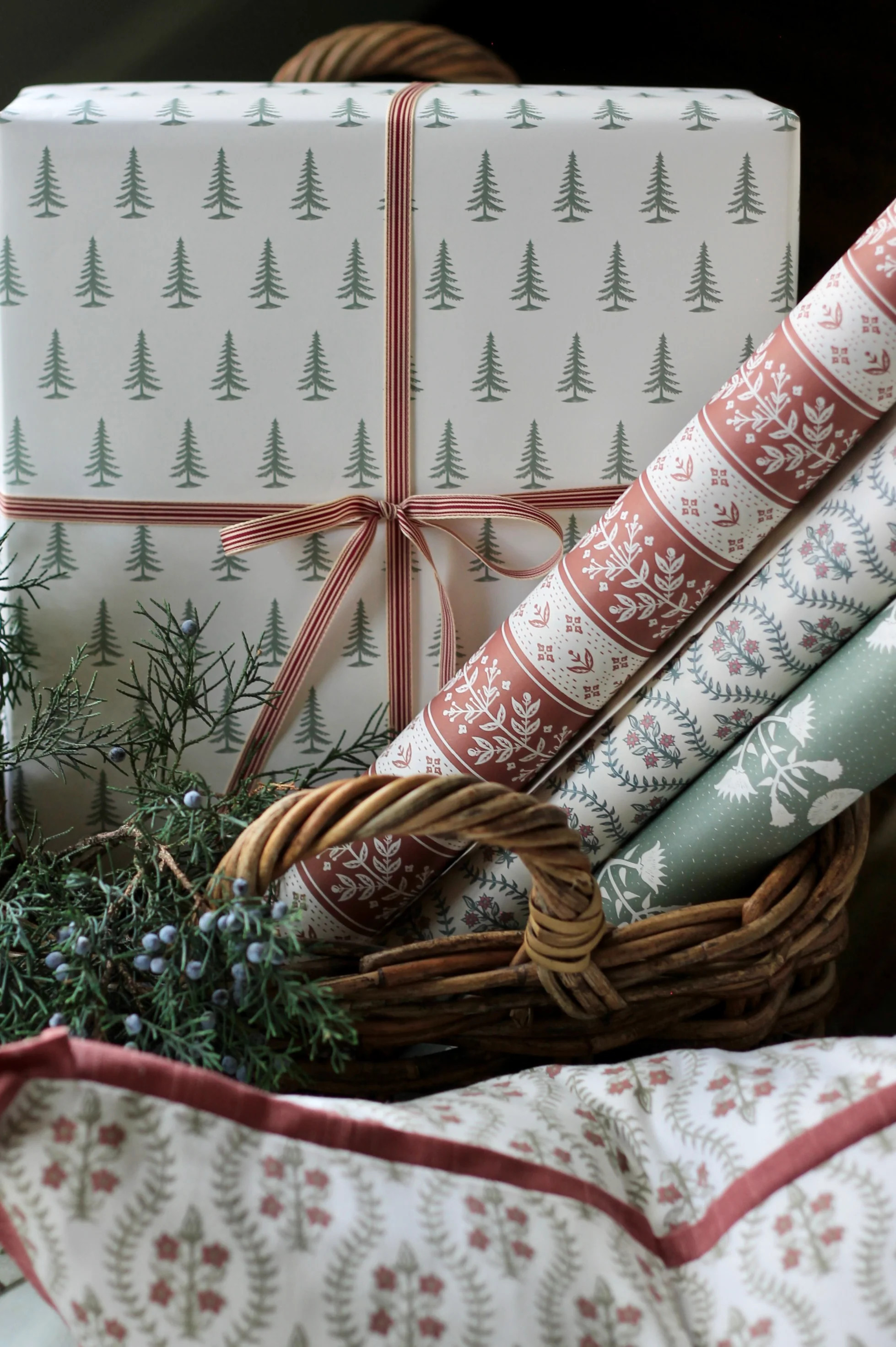 Tree Hunt Wrapping Paper | JSH Home Essentials