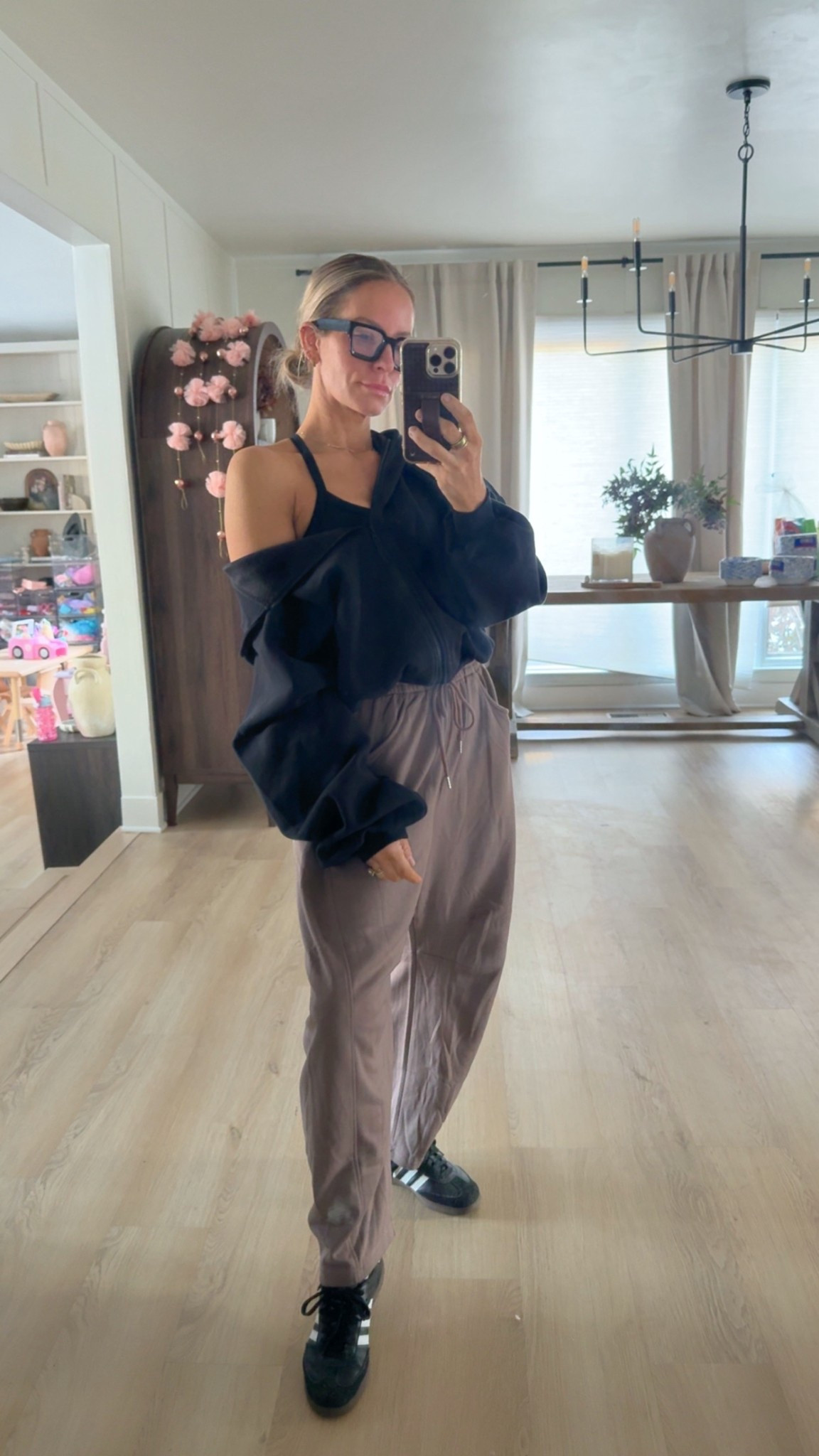 What I’m wearing today 🫶🏽

Zip up: XS 
*this runs big - size down 
Pants: small 
Shoes: I sized down 1/2 size

#LTKootd