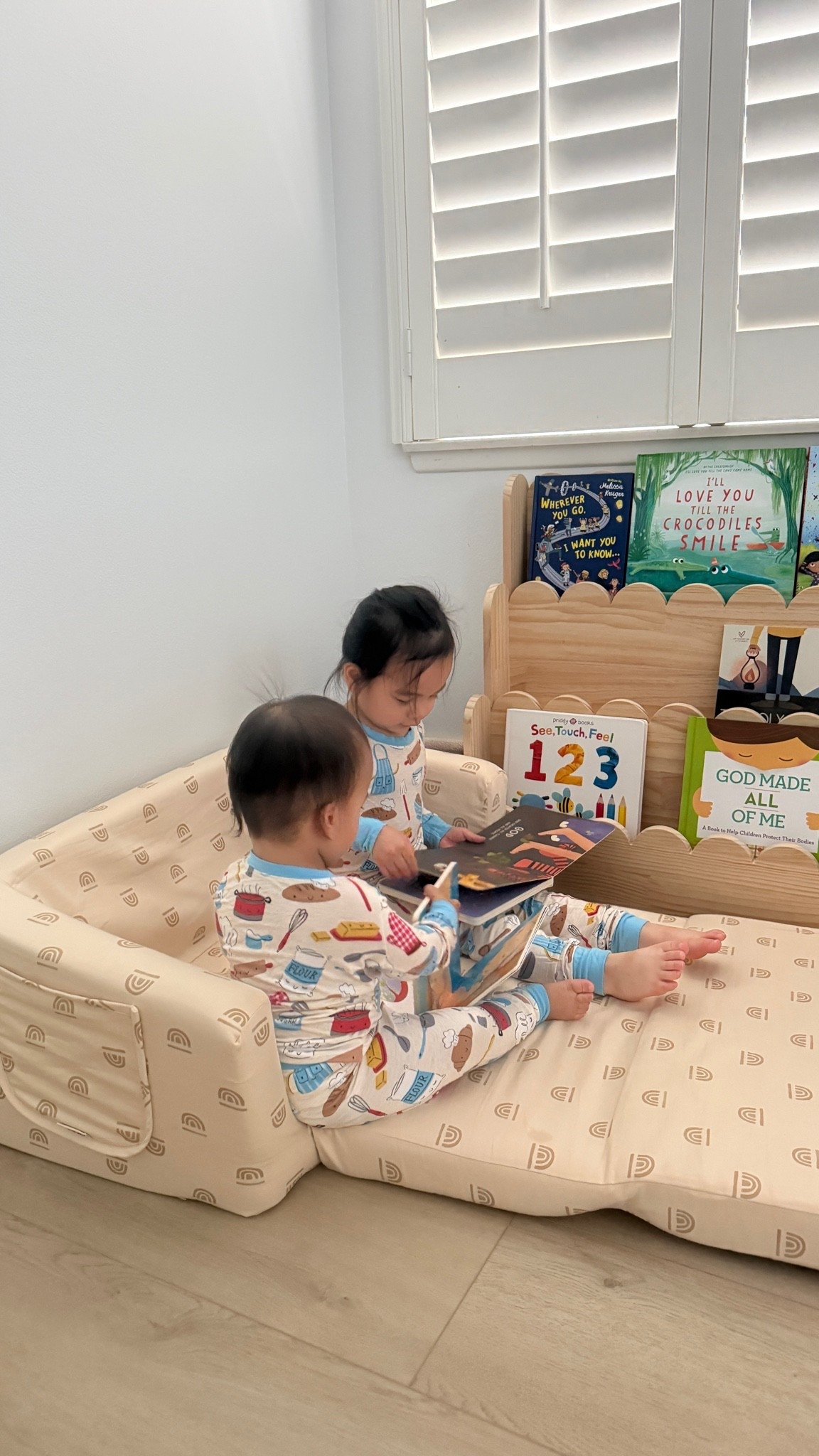 reading corner in their room 🤍🤍 #readingcorner #toddlerbooks #books #tokimats #toddlerfinds

#LTKmomlife #LTKKids #LTKstorytime