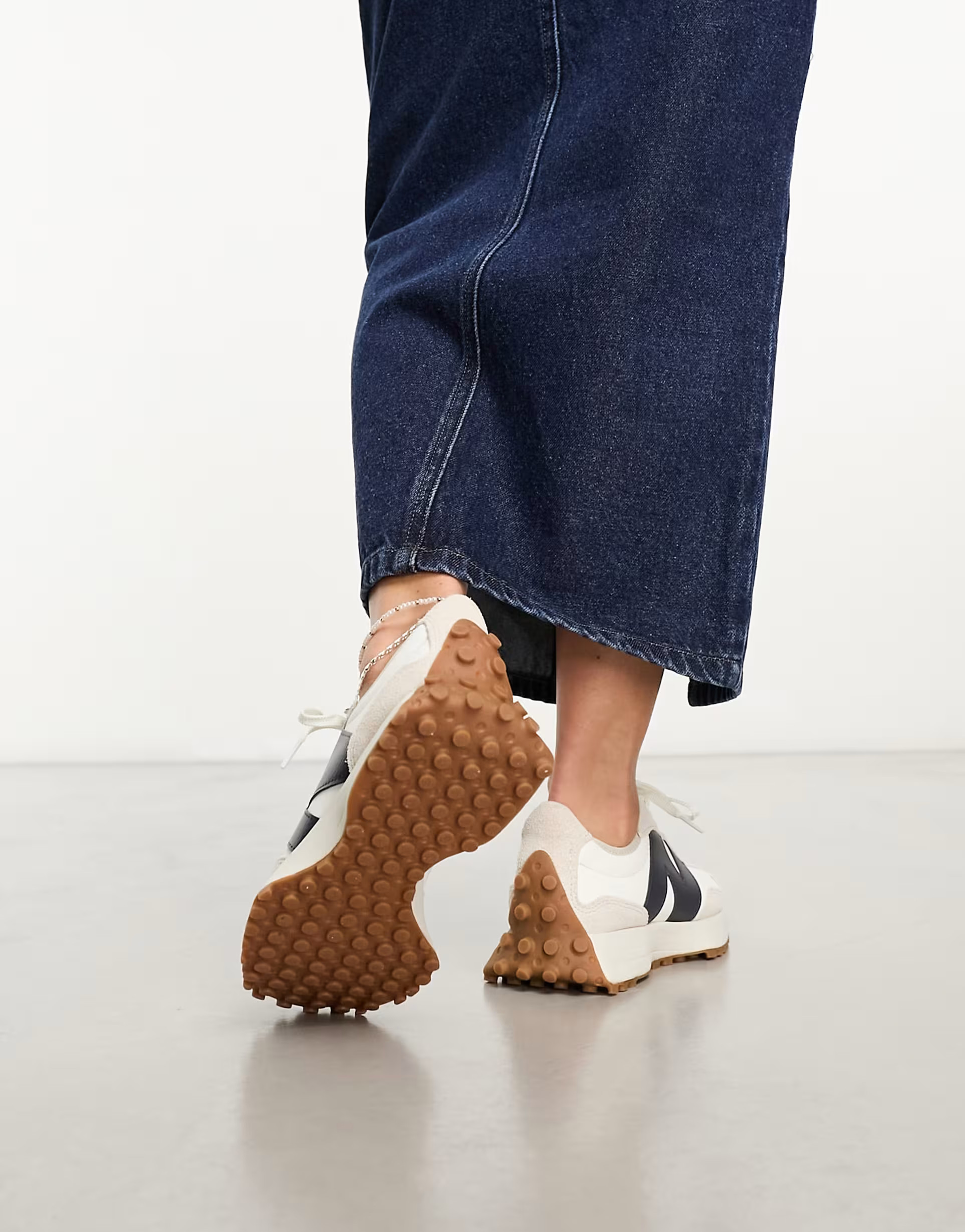 New Balance 327 trainers in off white/navy | ASOS (Global)