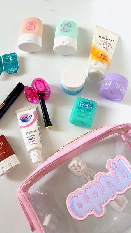 Packing my toiletries for a trip to NYC with all my fave mini goodies! I try to keep the minis and refill them with the bigger versions as much as possible because single use plastic is a bummer!
Help me! Did I forget anything? 

Space is limited so I cannot bring too much! 

#whatsinmybag #toiletrybag #toiletries #carryononly #packingfortheweekend #asmrrelax #bagsofinstagram #botd 