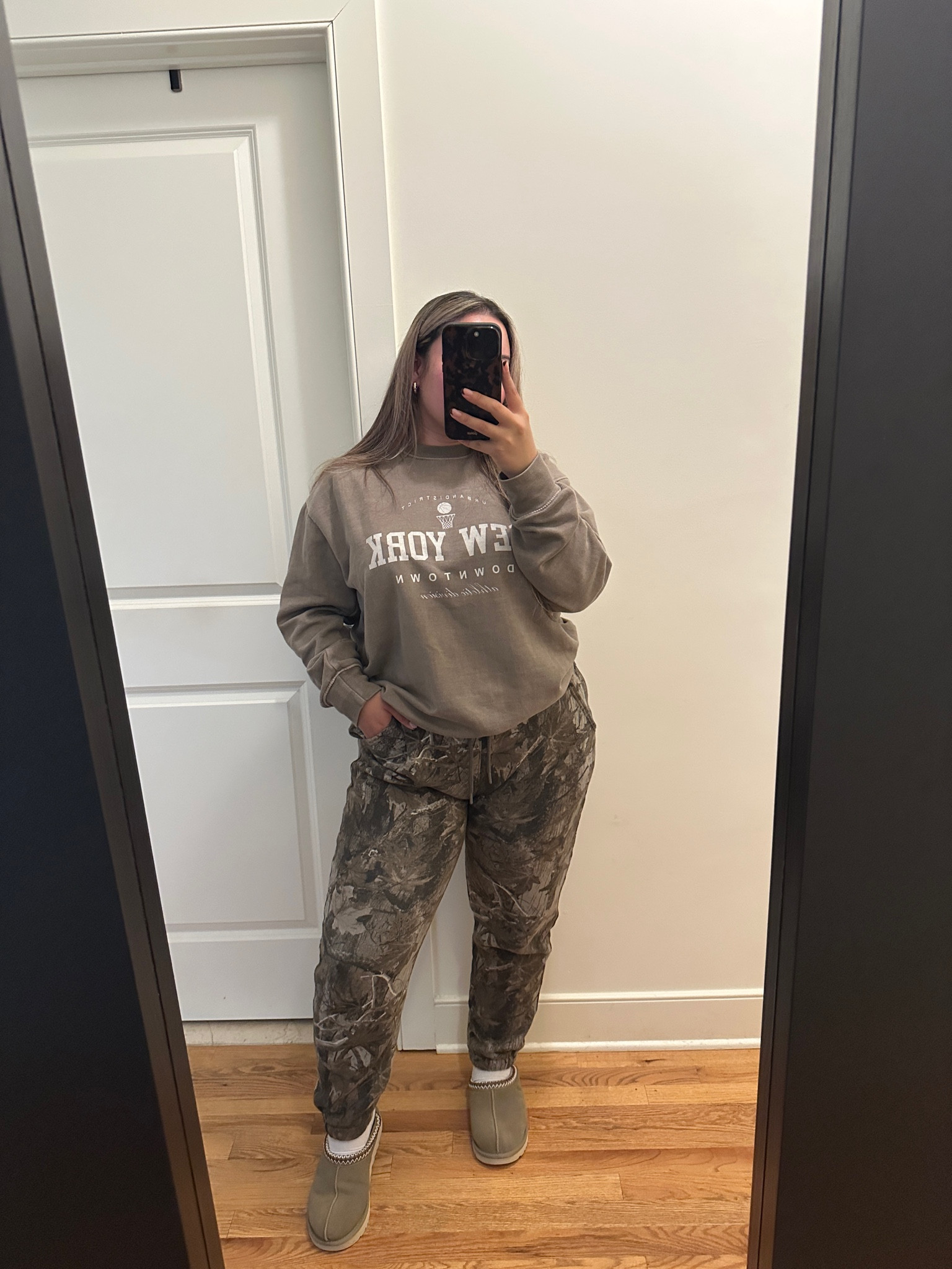 Today’s WFH Outfit🤎

Men’s Sweats: M (could’ve done small here it has stretch) 
Sweater: M 