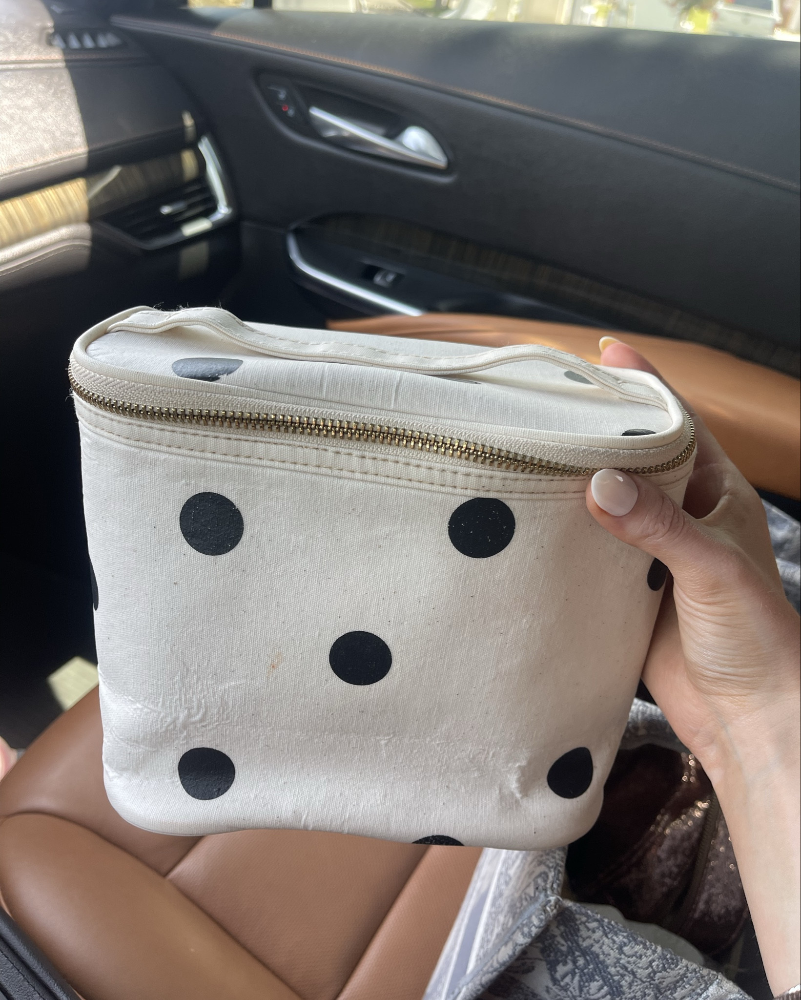 Kate Spade Lunch Box

polka dot lunch box, girly lunch box, black and oatmeal lunch box, fun lunch box, lunch box for girls, back to school essentials, girl lunch box, Kate spade bags, Kate spade school, polka dot bags, polka dot backpack, Kate spade backpack, back to school must haves, back to school for girls, work essentials, office essentials, lunch storage, Morgan Grace

#LTKItBag #LTKKids #LTKHome