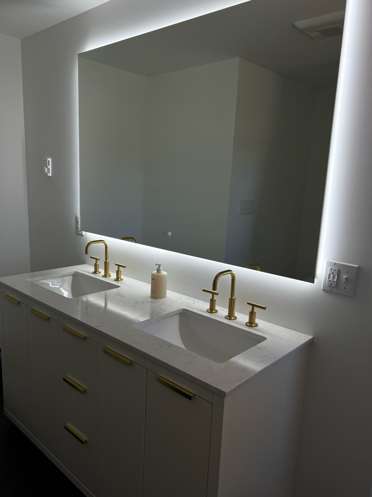 Everyone needs this mirror!

#LTKhome #LTKstyletip