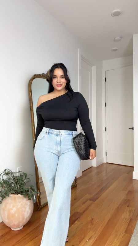 Perfect 90s relaxed jean! I’m wearing a size 33 curve love and a large in the bodysuit ❤️ 

#LTKplussize #LTKSeasonal #LTKstyletip