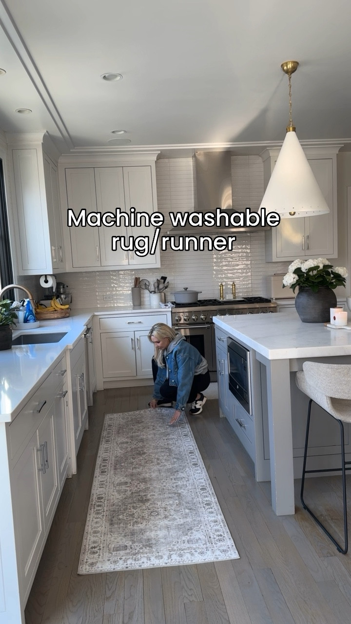 Medallion beige ivory is color combo I got 

Vintage feel 