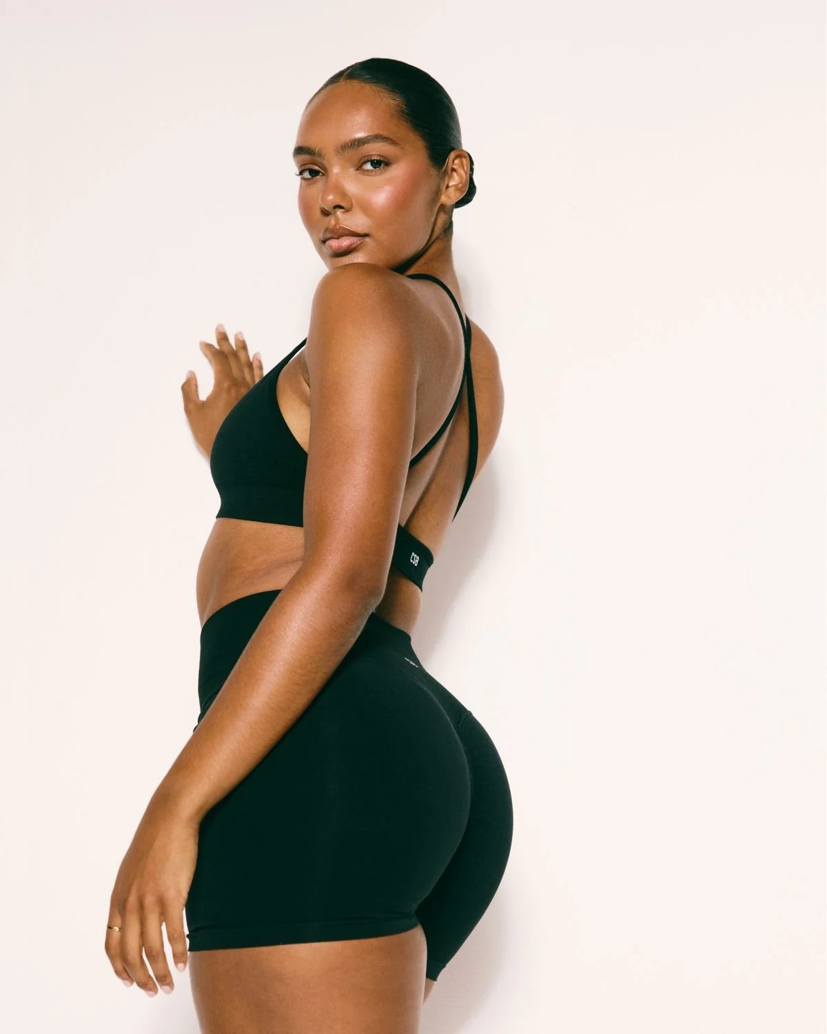 Seamless Invisible Scrunch Shorts 4" | Black | Crop Shop Boutique US