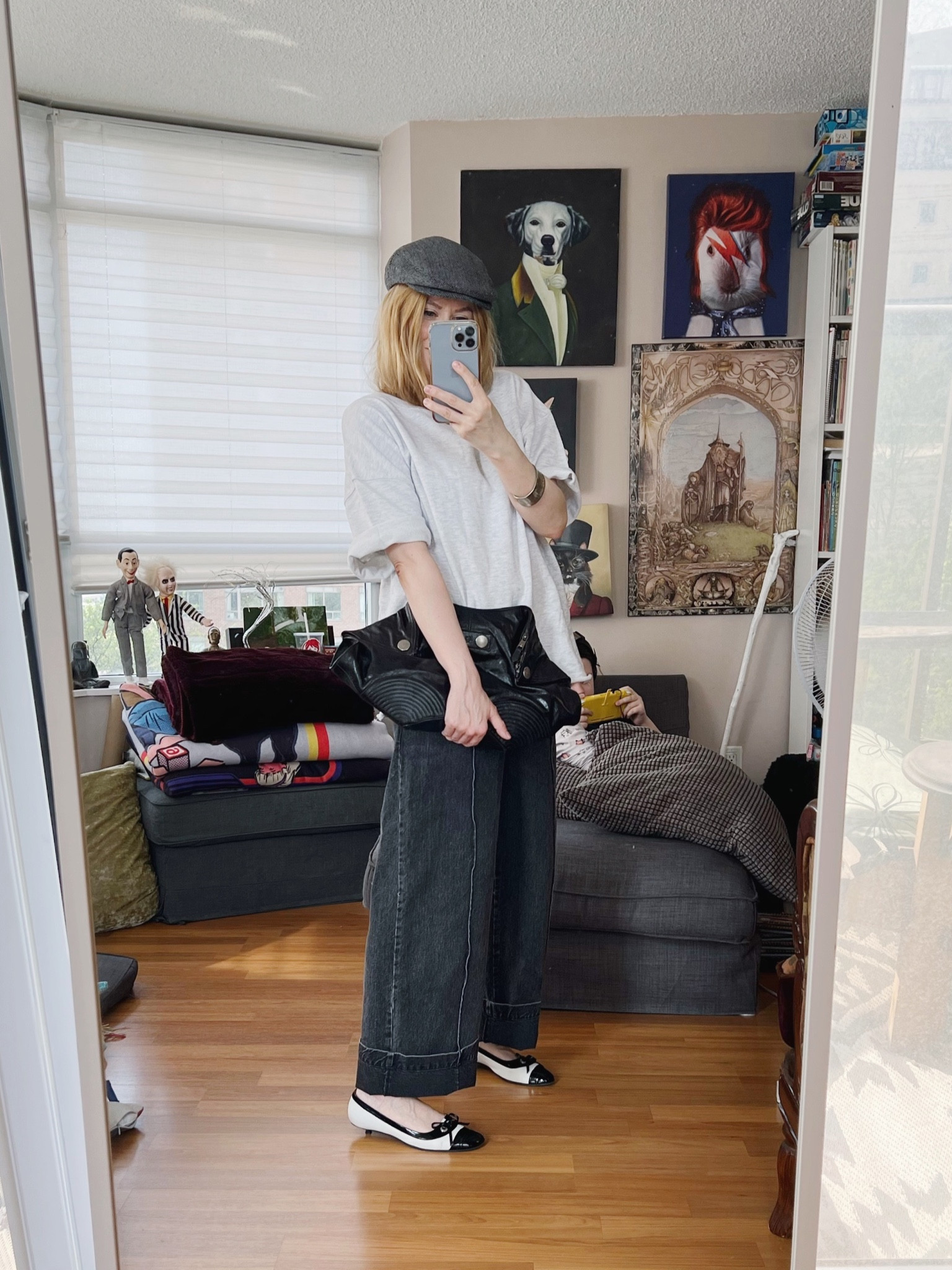 Large clutches are going to be a fall trend. I’ve had this one for years so I’m set.
Jeans, shoes, and clutch all secondhand.
•
.  #StyleOver40  #alexandermcqueen  #jilsander #chanelkittenheel  #thriftFind  #thriftfind #secondhandFind #FashionOver40  #MumStyle #genX #genXStyle #torontostylist #shopSecondhand #genXInfluencer #WhoWhatWearing #genXblogger #secondhandDesigner #Over40Style #40PlusStyle #Stylish40s #styleTip  #HighStreetFashion #StyleIdeas

#LTKFind #LTKstyletip #LTKitbag