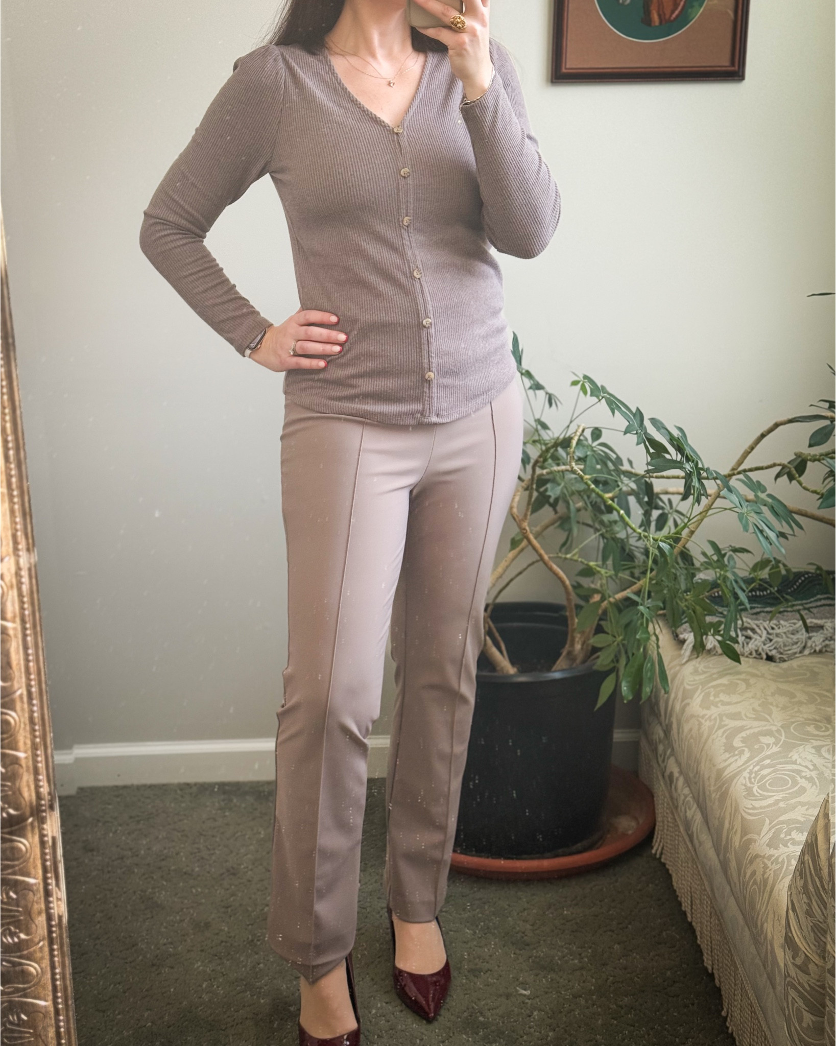 Winter office outfit of the day ❄️ Easy and casual vibes for a day behind the desk. 

#LTKootd #LTKWorkwear #LTKmomlife