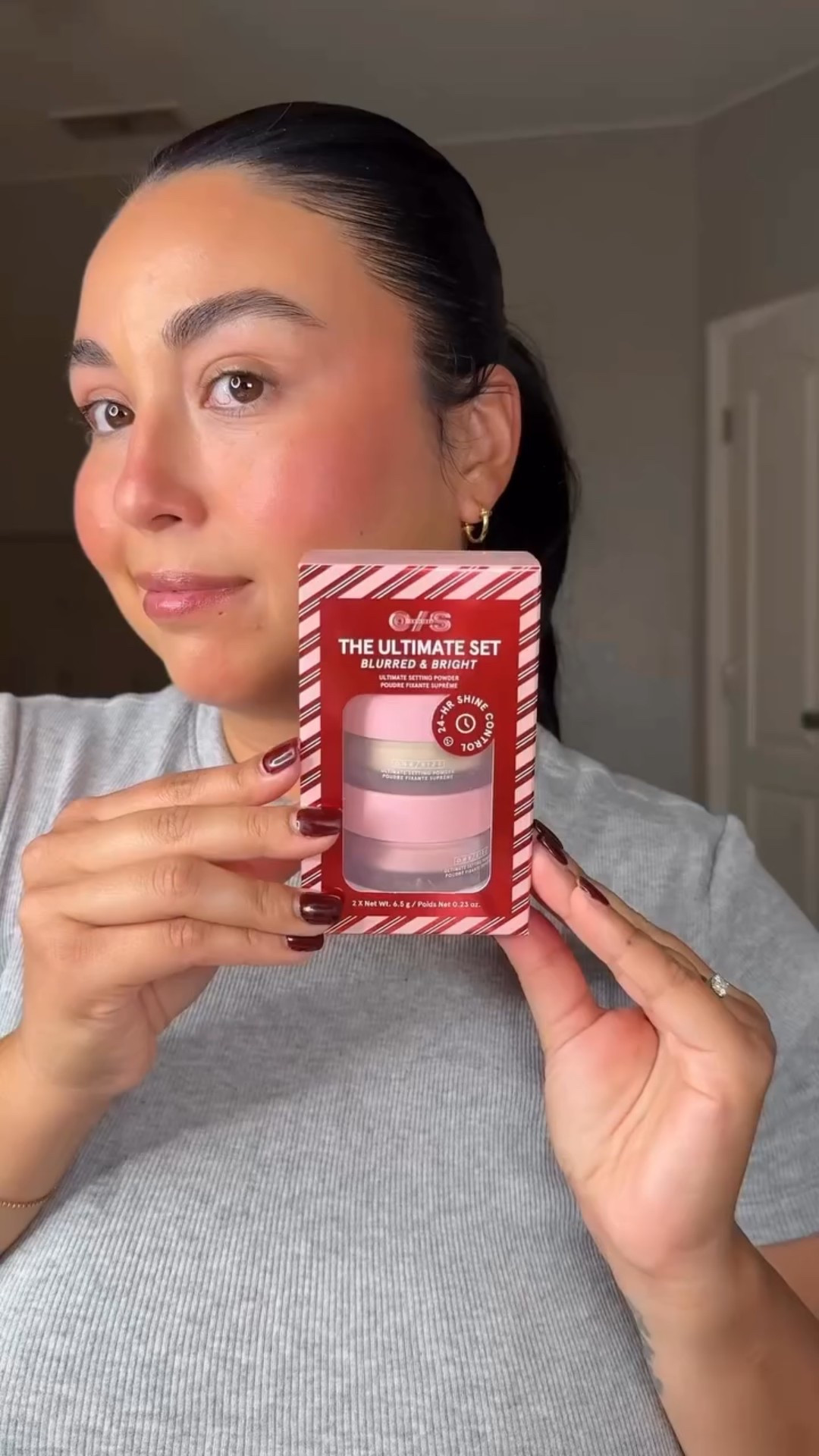 Seriously can’t go wrong with the @onesize holiday sets!
One of my favorite powders ever, I know my makeup will look good and stay locked in place all day think real life filter. I own these in full size bc they’re that good definitely one of my favorites. Oh and the cutest set for only $25.

#onesize#holidayset#stockingstuffers#onesizebeauty#settingpowder#makeup#beauty#beautycreator#ugc#beautycommunity#beautyobsessed#blurringpowder#longlastingmakeup#sweatproof#onesizepowder#translucentpowder#pinkpowder