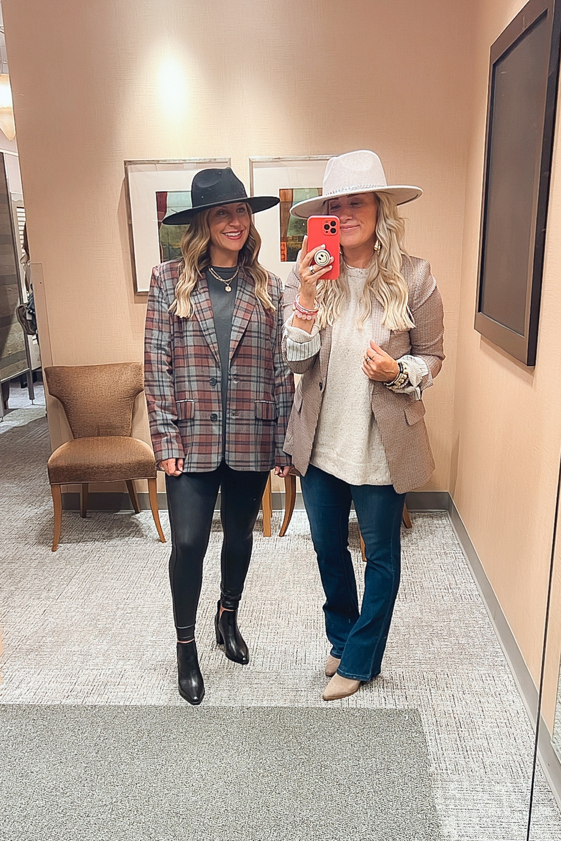 Workwear blazer outfits 
Taryn’s is more of a boxy fit but true to size , mine is great length wearing a size 8 but prefer a size up to wear with sweaters , jeans are so legit 