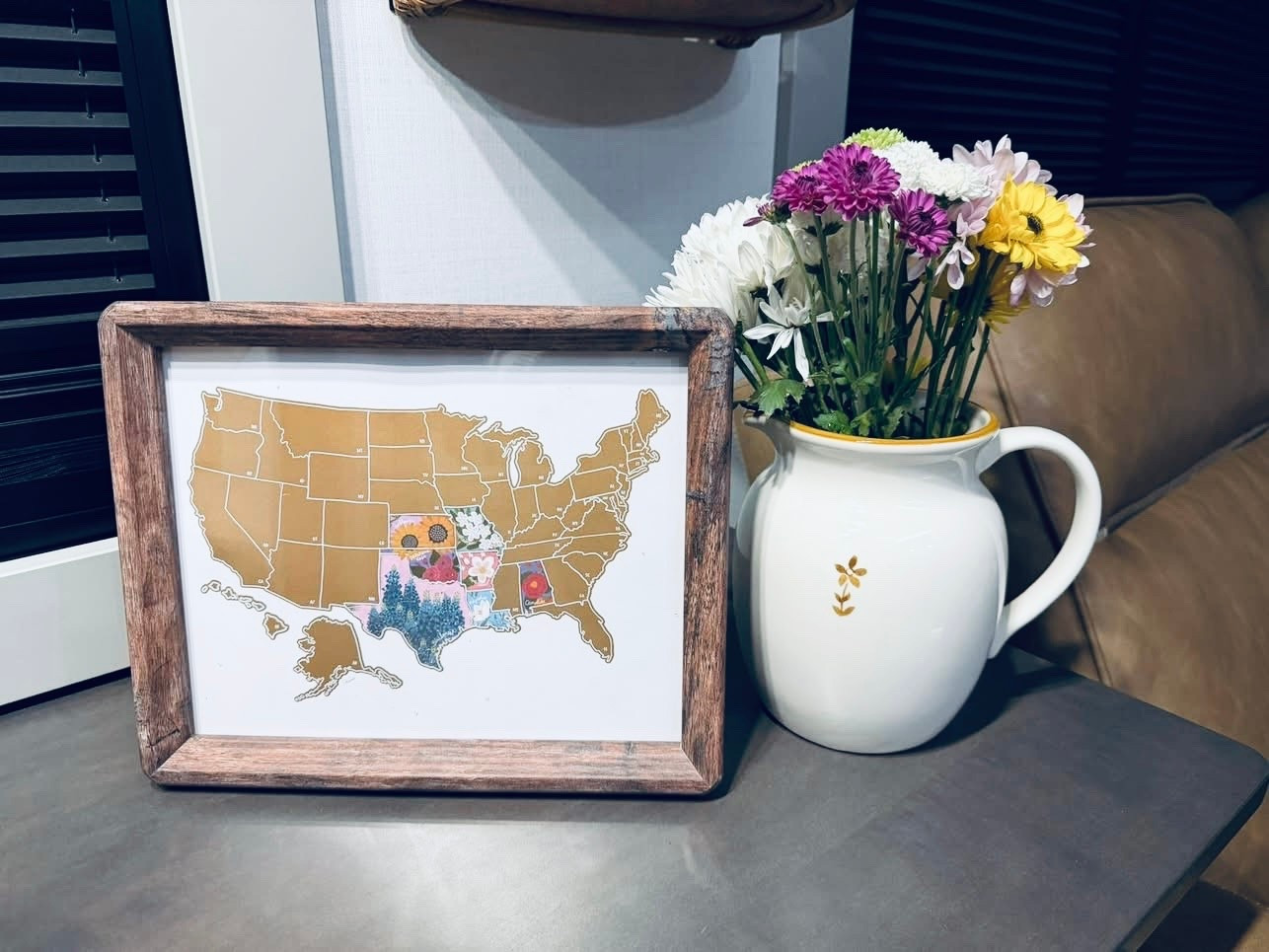 One of my favorite gifts my siblings & I gave for Christmas this year was this scratch off state flower map for my parents! Sweet & sentimental to track their travels, but also a great piece to add to their decor. Love it! 

 