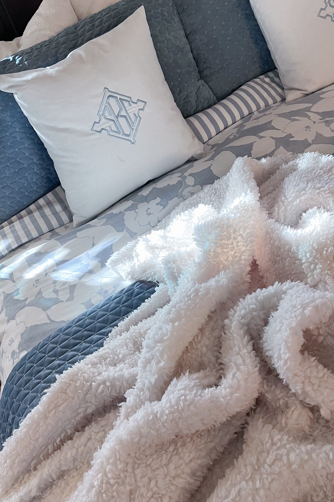 Winter bedroom, fall bedroom, velvet bedding, chambray blue bedding, throw blankett

#LTKHome #LTKSeasonal #LTKHoliday