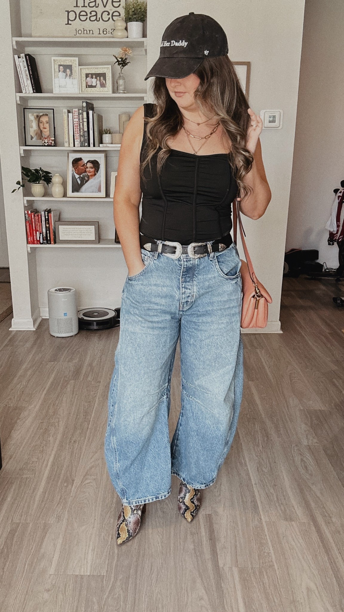 This outfit is just so good visually 🤌🏻

#LTKBeauty #LTKFindsUnder100 #LTKStyleTip