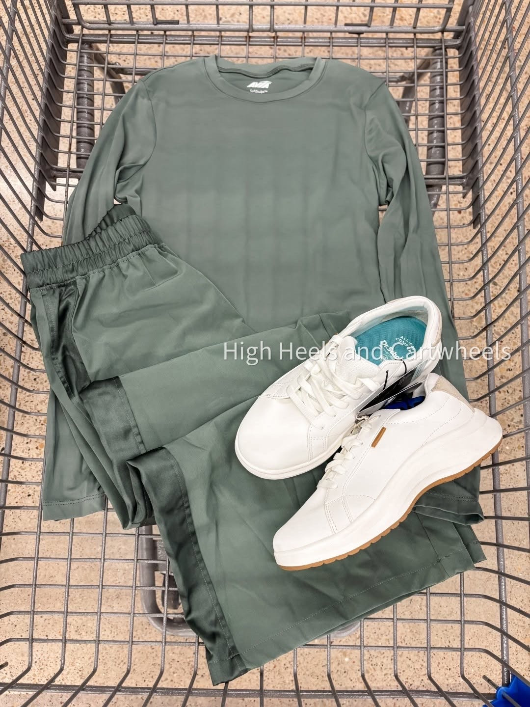Avia's recent athletic collection is SO GOOD y'all!! This look is perfect for being on-the-go. Also, check out those Dr. Scholl's sneakers— they're super comfy