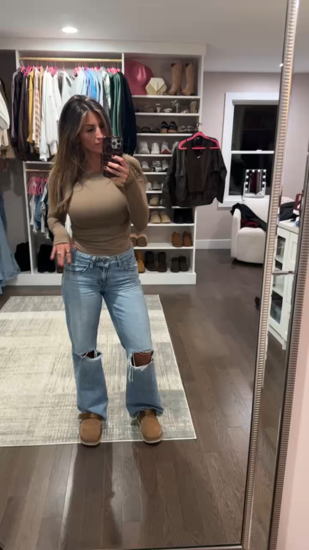 the comfiest shirt ever!! i love the long sleeve & thumb holes!! so cozy! 

#LTKootd #LTKmomlife #LTKHoliday