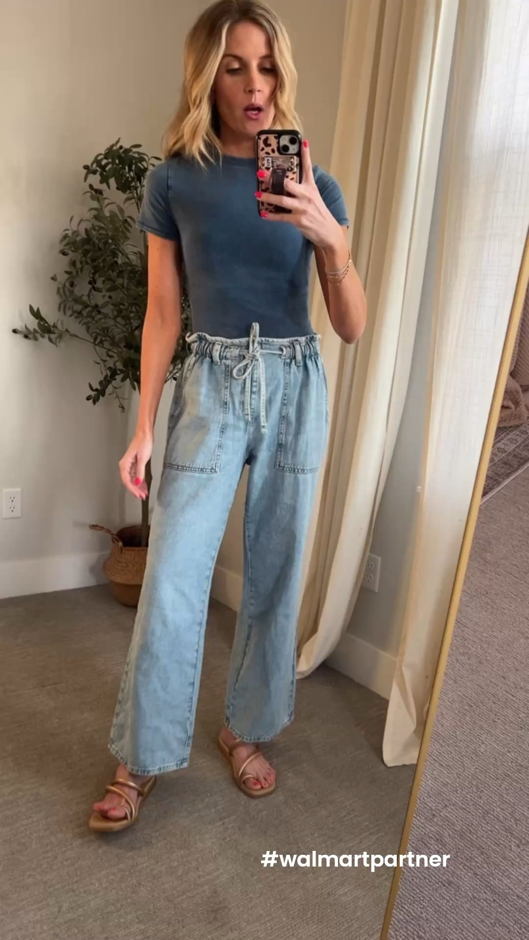 These lightweight jeans are a 10/10! I love the unique drawstring waist and they come in several colors. So many fabulous Spring wardrobe additions at @walmart.
#walmartpartner #walmartstyle @walmartstyle