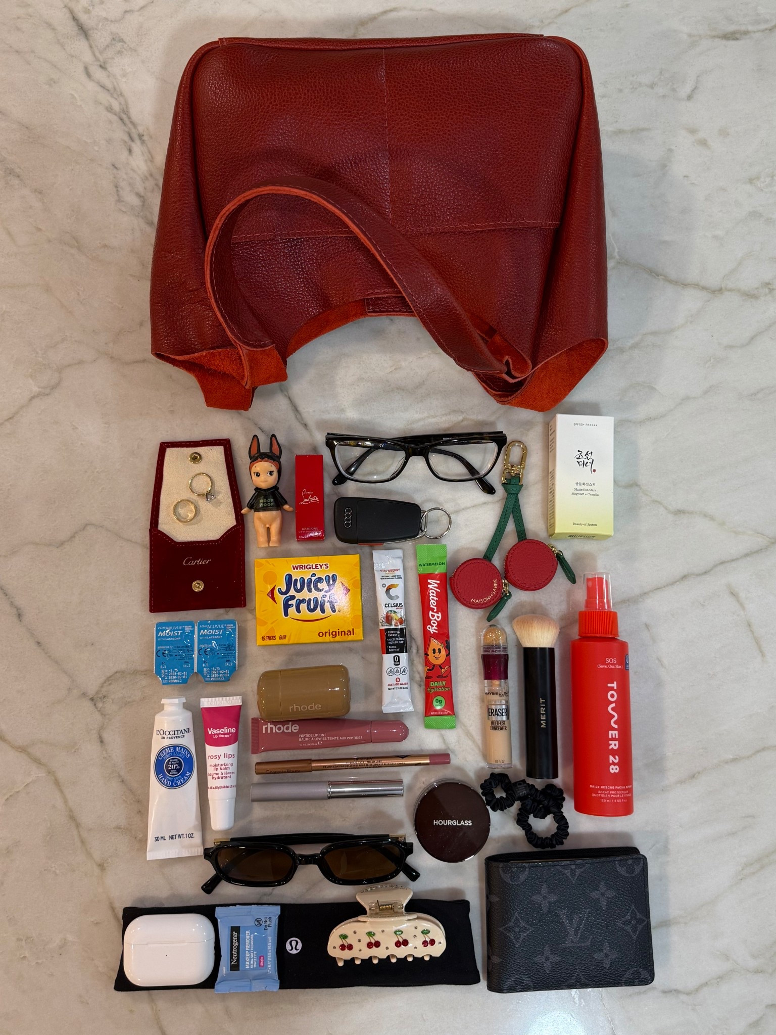 what’s in my bag ✨❣️

#LTKBeauty #LTKItBag