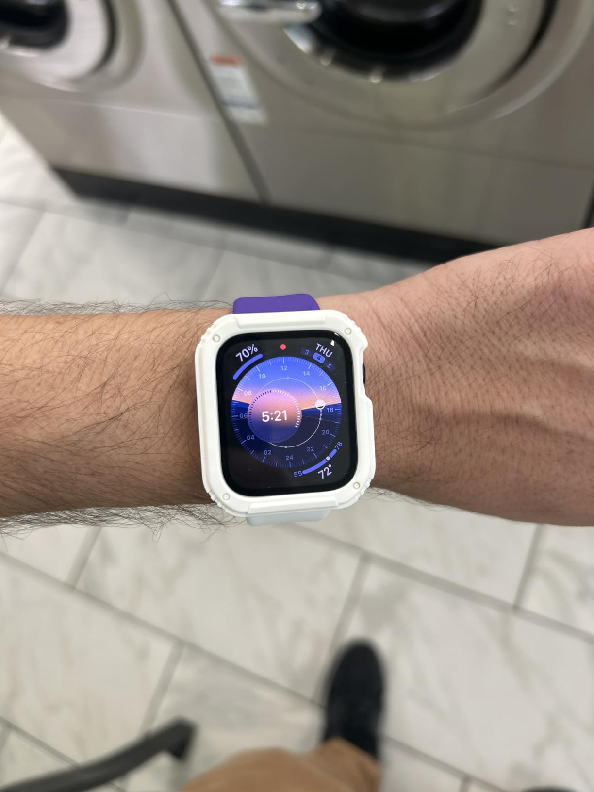 Apple Watch SE 3 [GPS 40mm] Smartwatch with Midnight Aluminum Case with Midnight Sport Band - S/M... | Amazon (US)