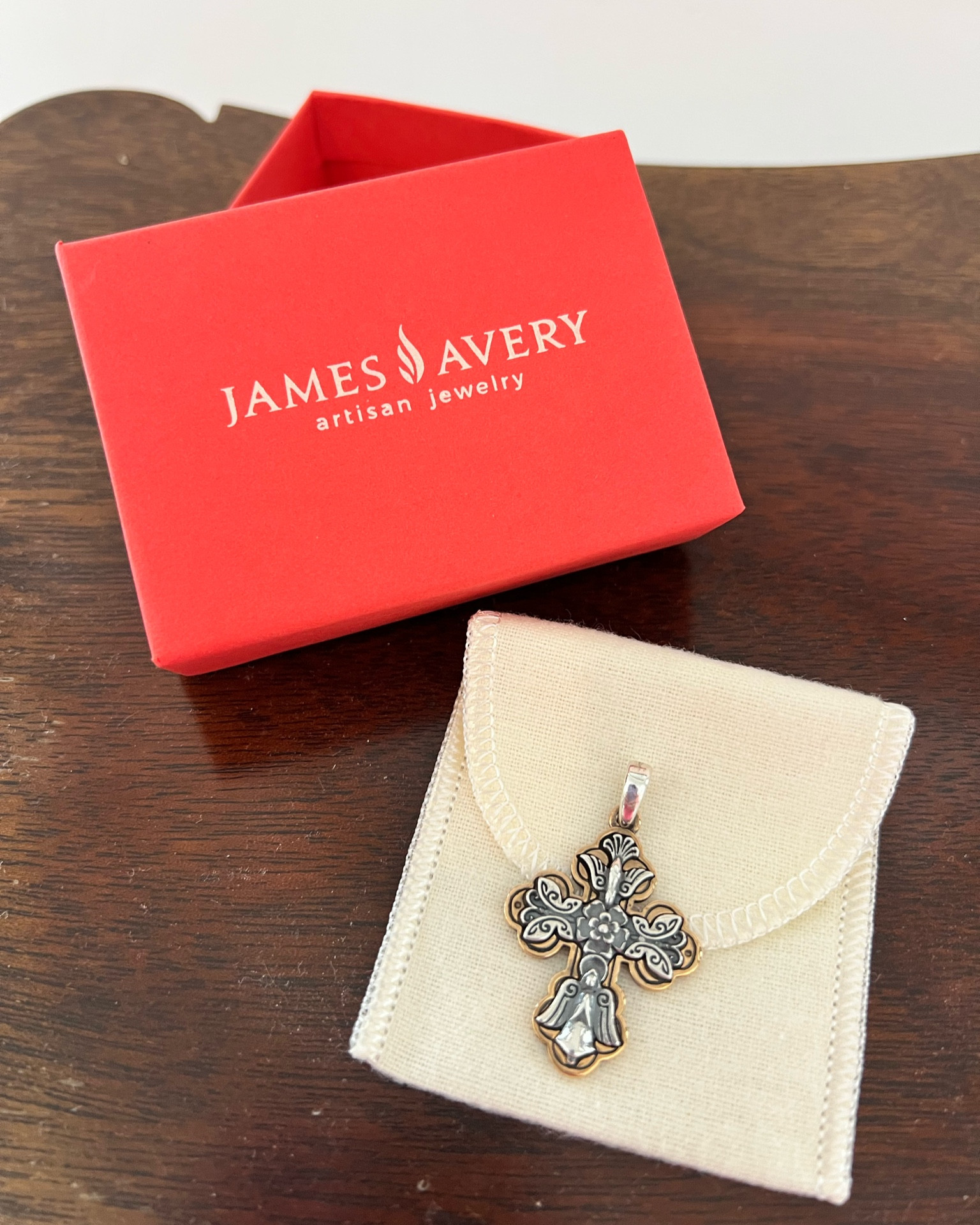 James Avery- La Vida Nueva Cross Pendant.

Fine Jewelry 
Gold
Silver
Cross
Sterling Silver
Pendant
Charm