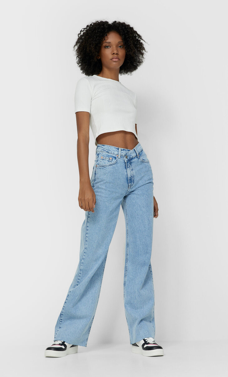 Straight-Fit-Jeans mit asymmetrischem Bund | Stradivarius DE