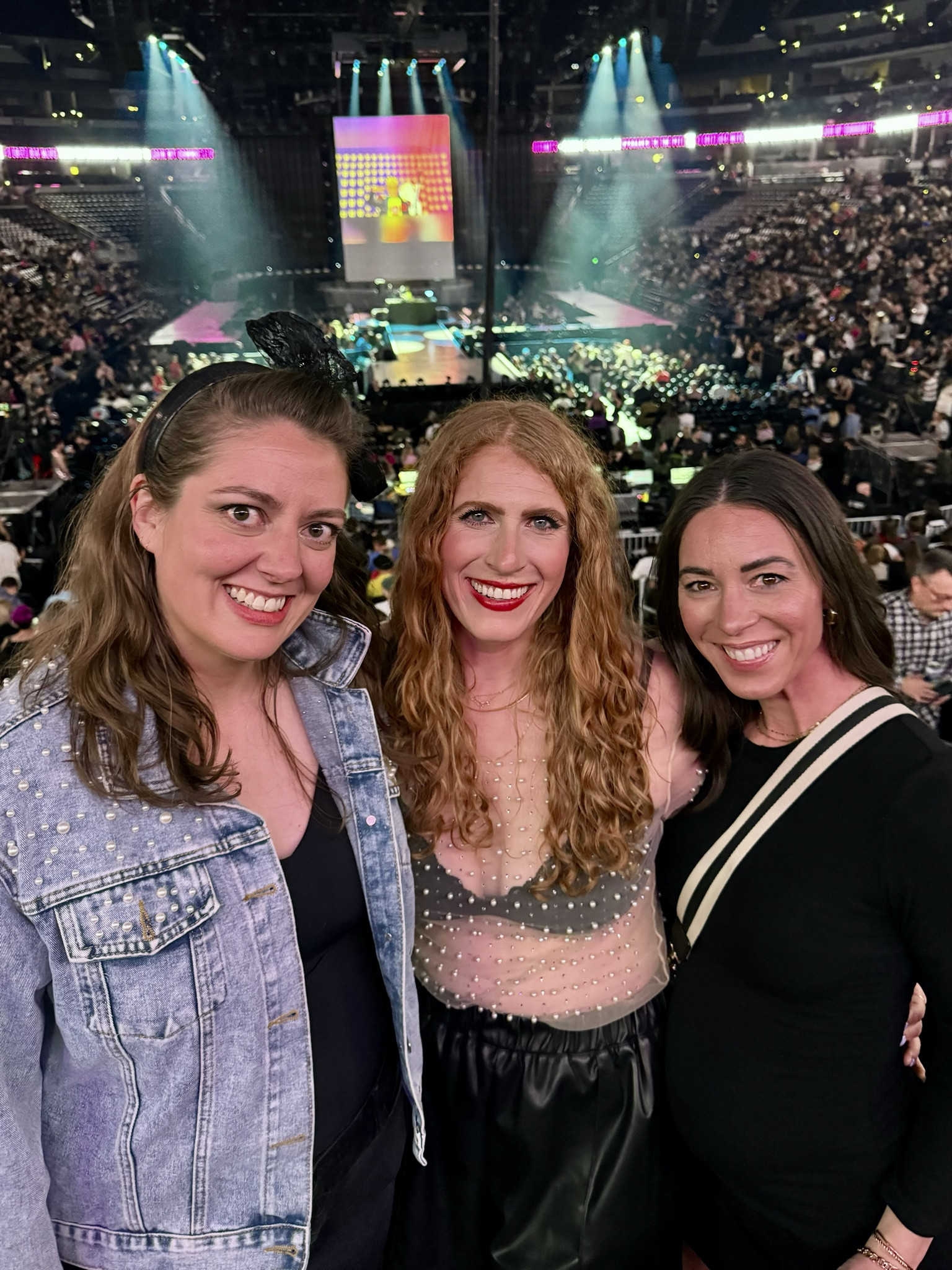 Lots of Q’s about this bag so here ya go!

It’s a bag strap with a mini pouch attached (so convenient!) - I wore it with only the pouch to this concert with strict bag size limits but added a photo to show how you can also attach it to any of your existing bags!

I tagged the dress also - super stretchy and comfortable + love the ribbed look. This isn’t maternity but it worked with my bump perfectly, lots of compliments!

#LTKfindsunder50 #LTKitbag #LTKbump