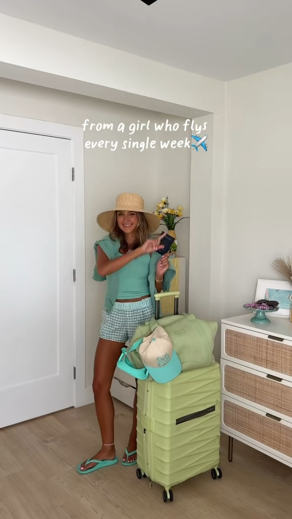 pack with me for the Bahamas + travel day over to the island while I tell you a bit about me 🌴🏄‍♀️

#LTKootd #LTKTravel