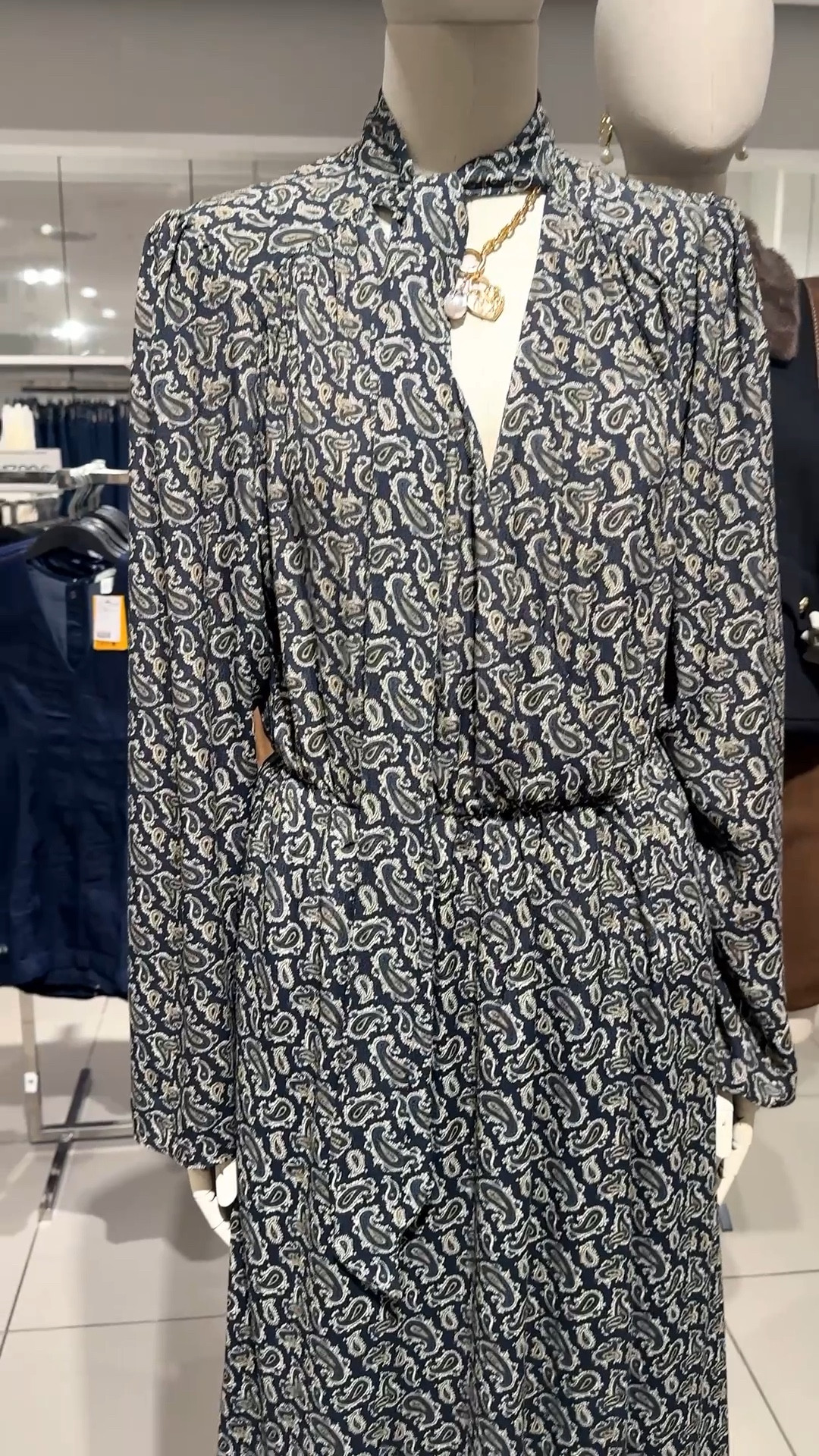 A great dress for work to an happy hour after work. Great for both worlds, effortlessly chic from H&M 

#LTKworkwear #LTKfestive #LTKdresses