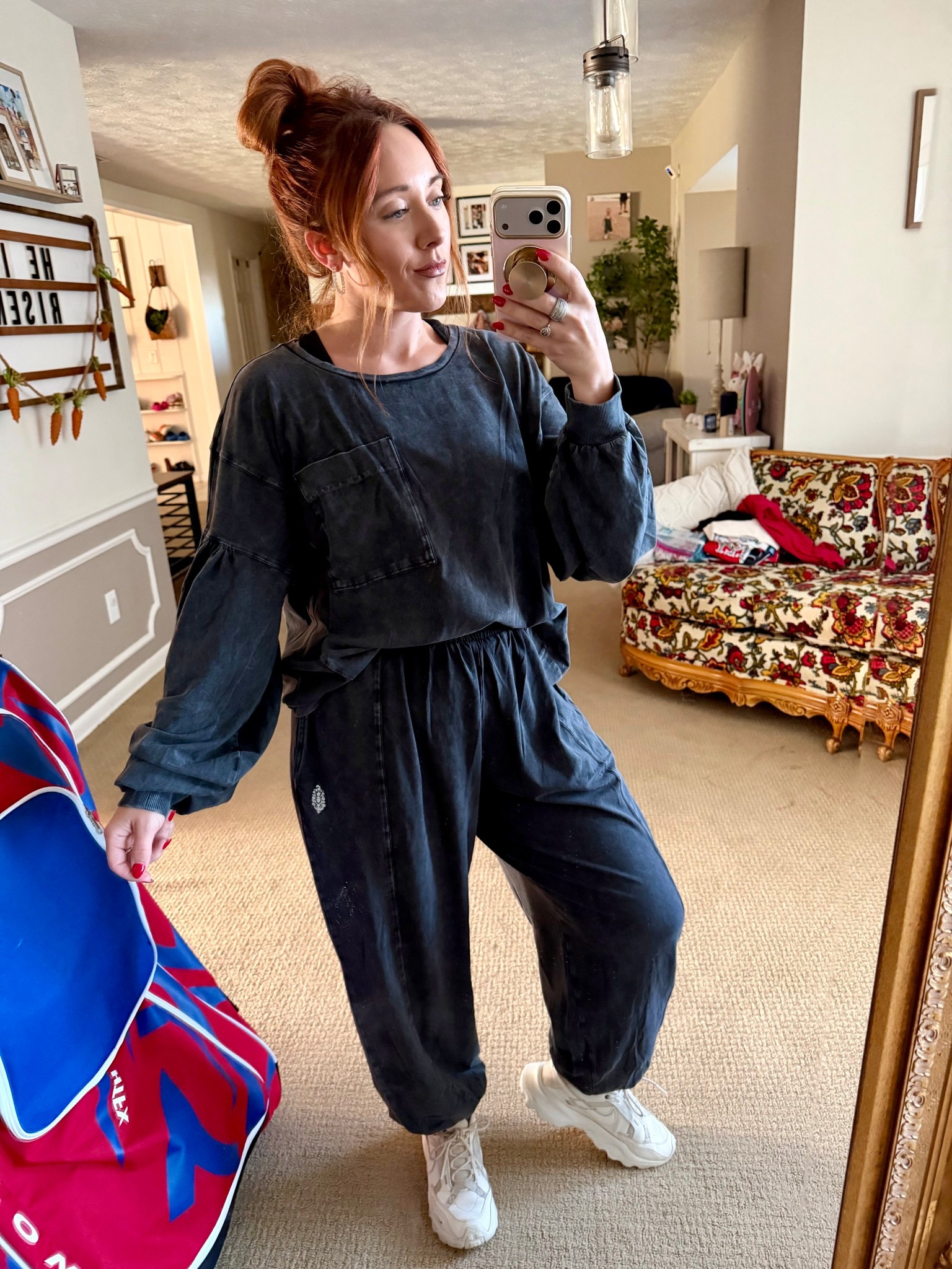 Hot Shot Recovery Set from FP 🖤
Literally the most comfortable lounge like set I’ve worn in a long time! 
Wearing a size Medium 