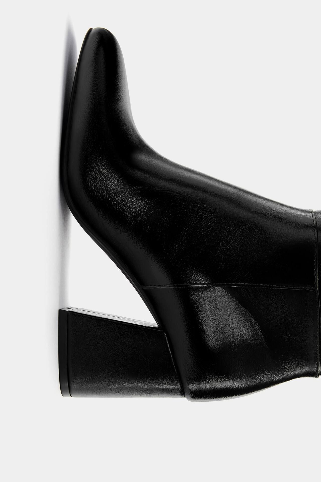 Wide heeled boots | PULL and BEAR UK