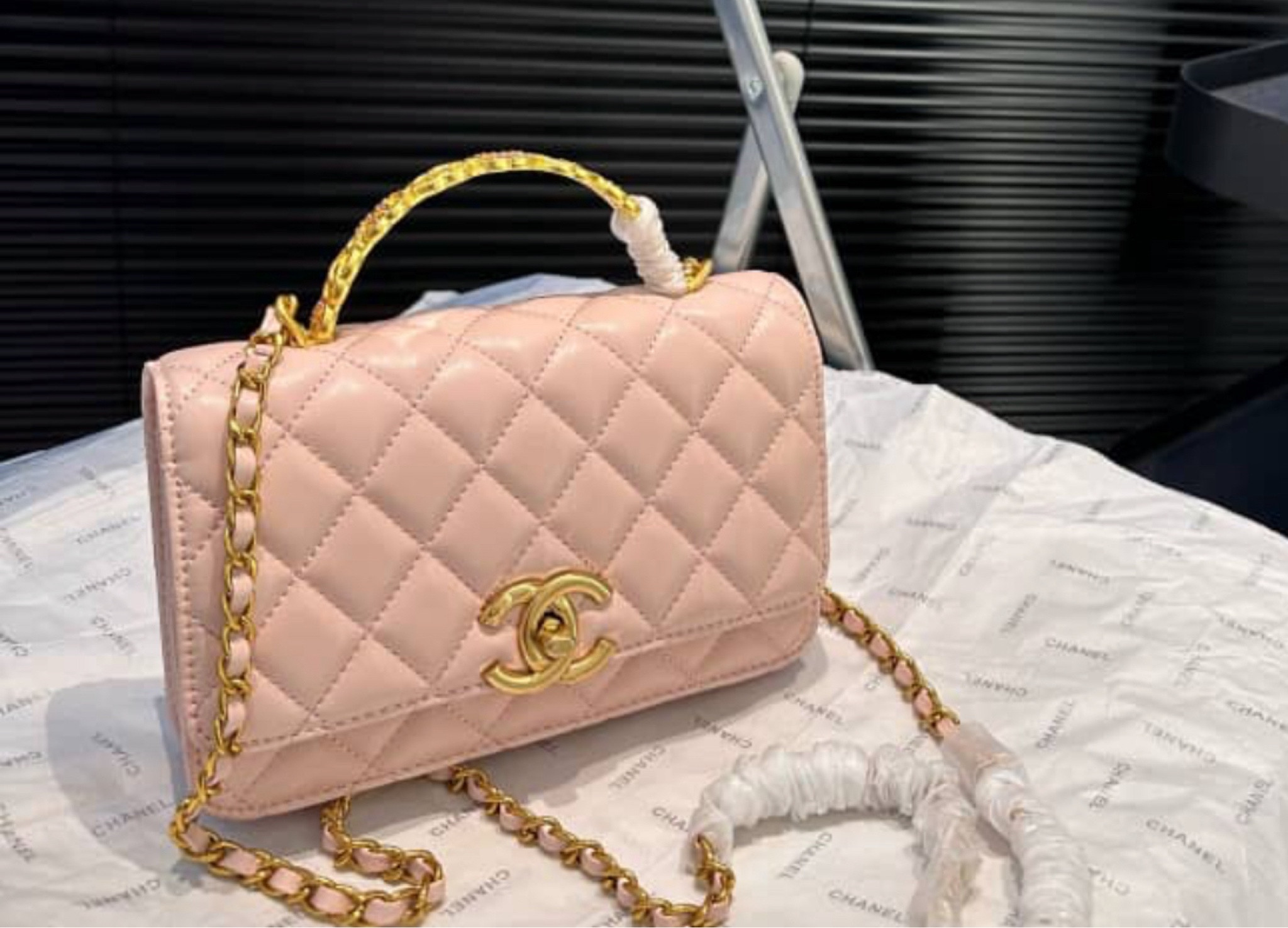 Option 3 comes with dust bag no box 

#LTKStyleTip #LTKItBag #LTKFindsUnder100