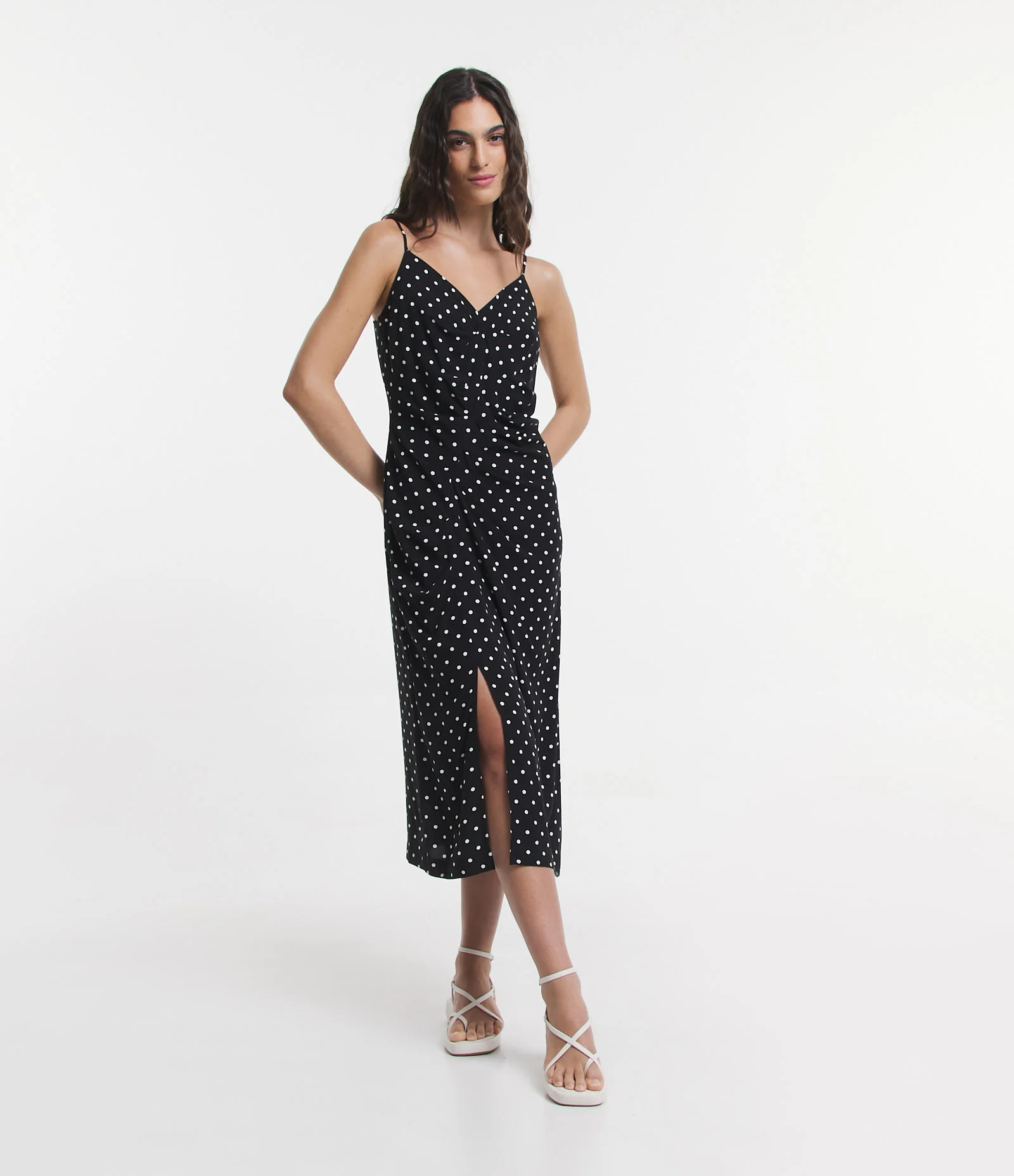Vestido Midi em Viscose Poá com Lateral Drapeada Preto - Lojas Renner | Renner (BR)