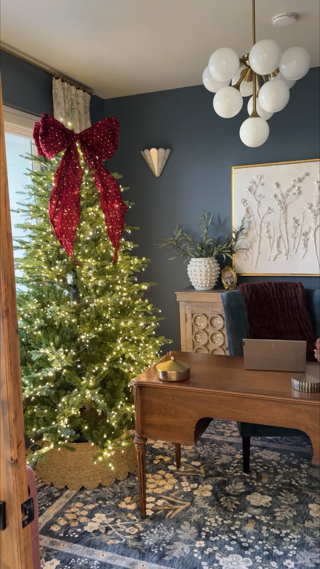 Christmas office 🎄❤️ Love my new twinkle tree and bow tree topper! 

#twinkletree
#officedecor
#bowtreetopper
#christmastree
#grandduchess 
#homeoffice


#LTKHoliday #LTKSeasonal #LTKHome